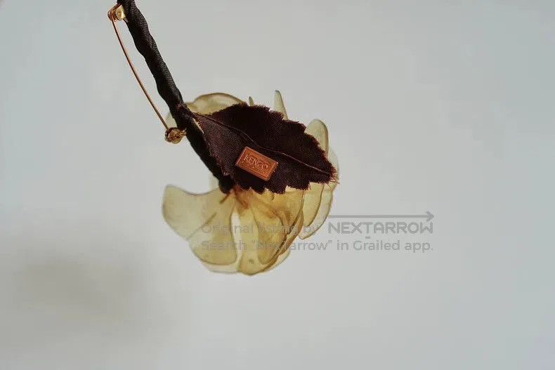 Kenzo 1980s Kenzo Amber Transparent Flower Brooch. Size ONE SIZE - 9 Thumbnail
