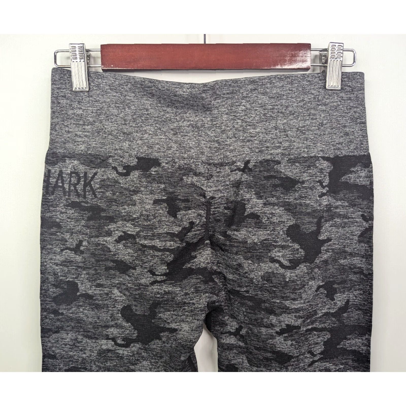 Gymshark Gymshark Leggings Womens Color Gray Black L Seamless Scrunch Butt Camouflage Adapt Camo Size 36" / US 14 / IT 50 - 4 Thumbnail