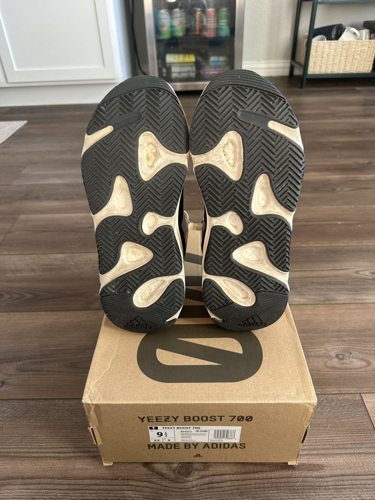 OG Adidas Yeezy Boost 700 Waverunners Sz 9.5 Kanye West