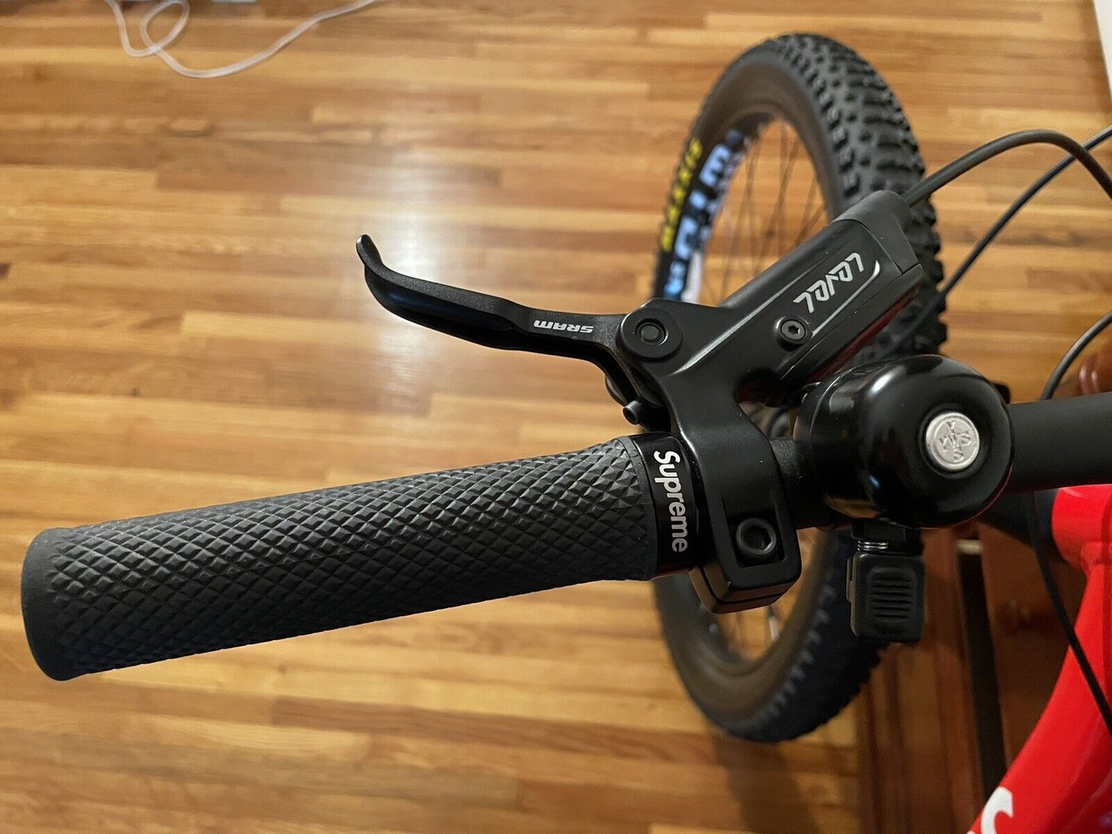 Supreme Supreme Santa Cruz Chameleon 27.5 Bike Size US M / EU 48-50 / 2 - 4 Thumbnail