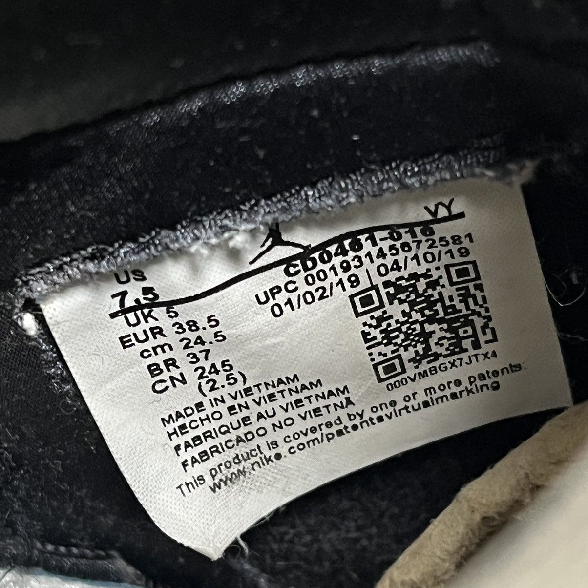 Nike Air Jordan 1 Retro High Satin Black Toe (W) Size US 7.5 / IT 37.5 - 10 Thumbnail