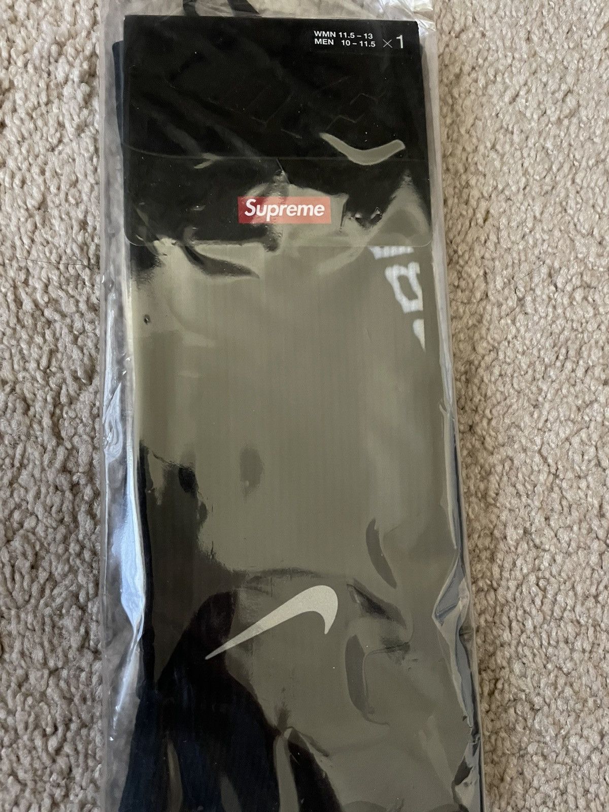 Nike × Supreme Supreme Nike Crew Socks (Black) (Size 10-11.5) Size ONE SIZE - 4 Thumbnail