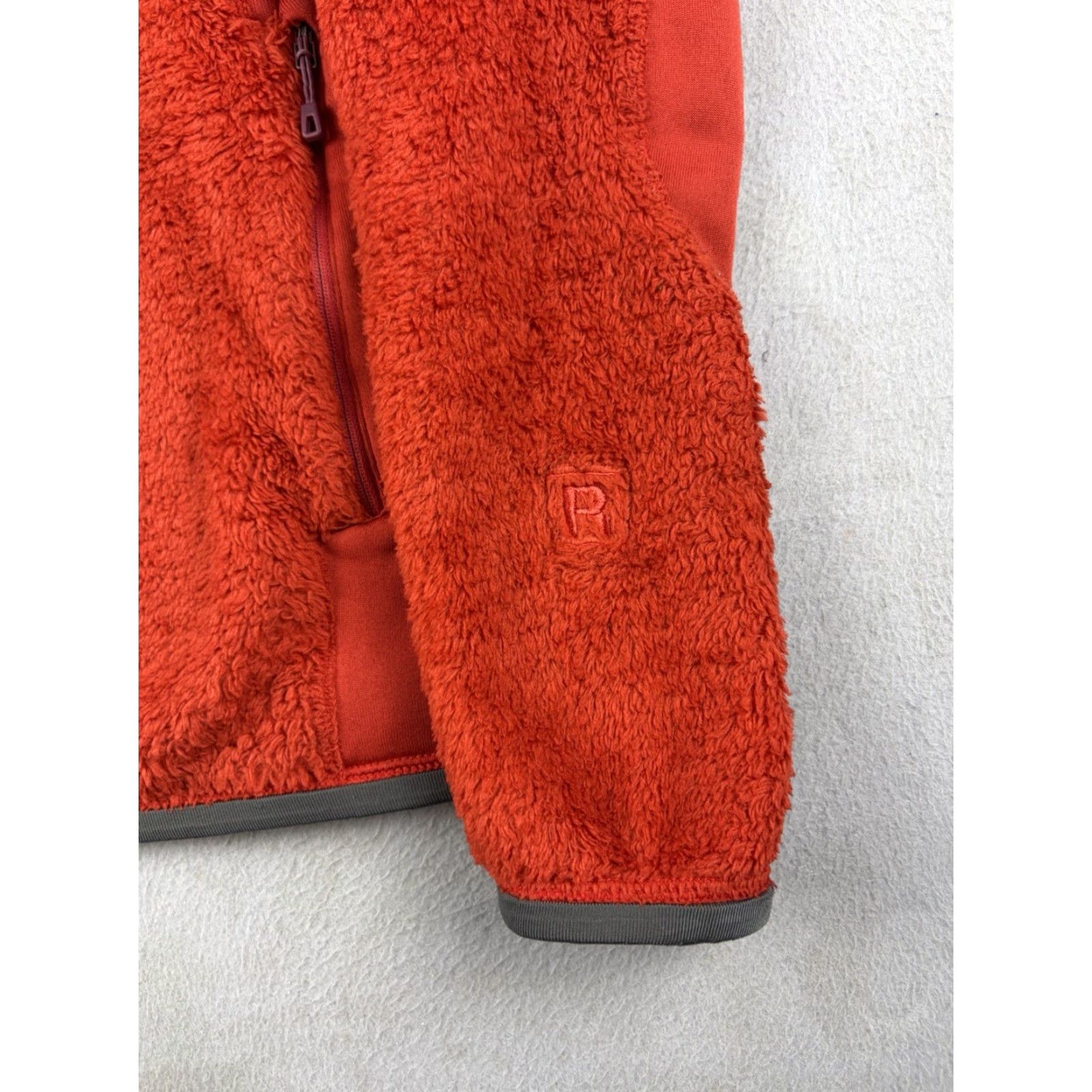 Patagonia Patagonia Regulator Fleece Jacket Red Full Zip Women M Medium Outdoor Polyester Solid Logo zip Size M / US 6-8 / IT 42-44 - 3 Thumbnail