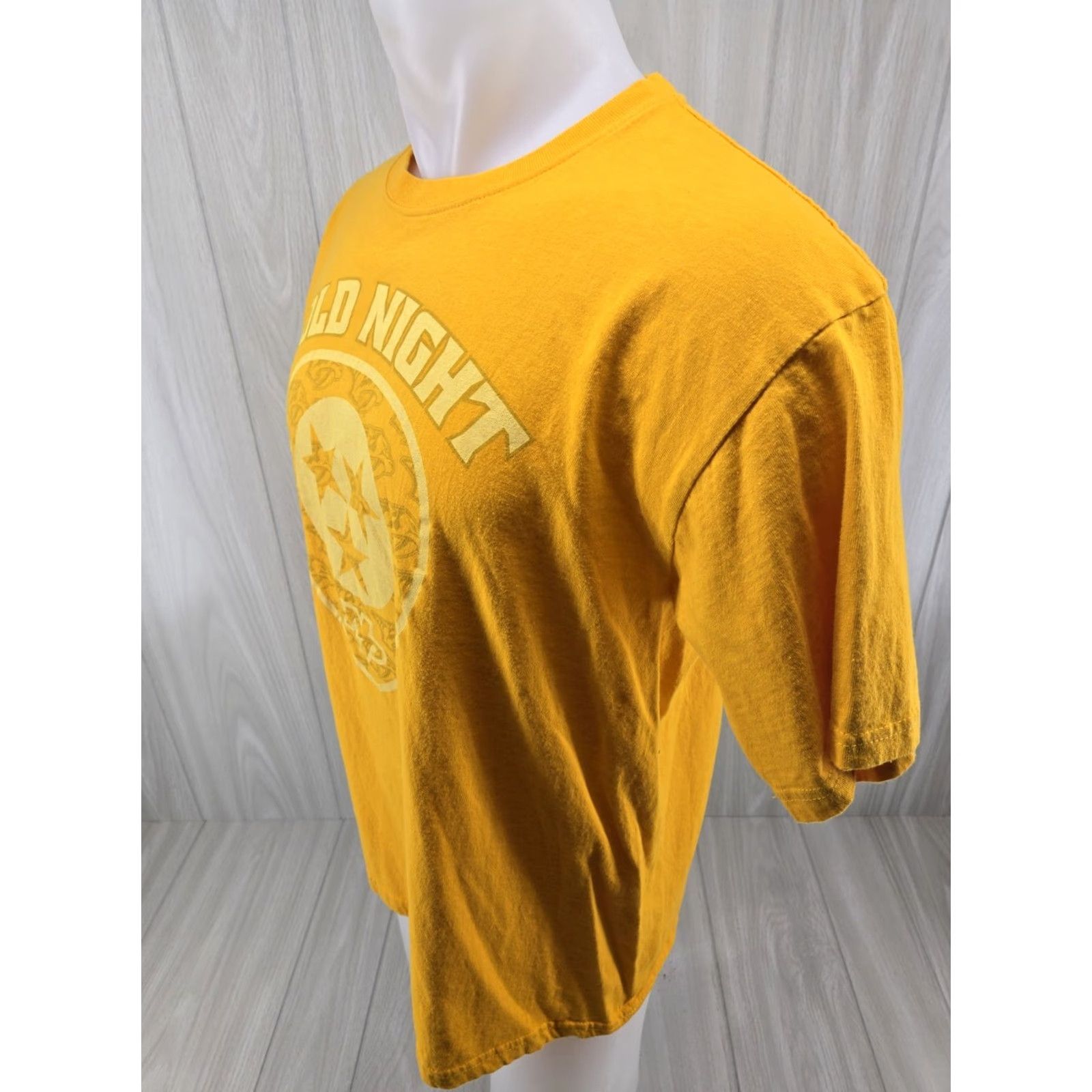 Vintage Nashville Predators NHL Yellow T-shirt Large Night Men L Yellow Night 90s? Size US L / EU 52-54 / 3 - 4 Thumbnail