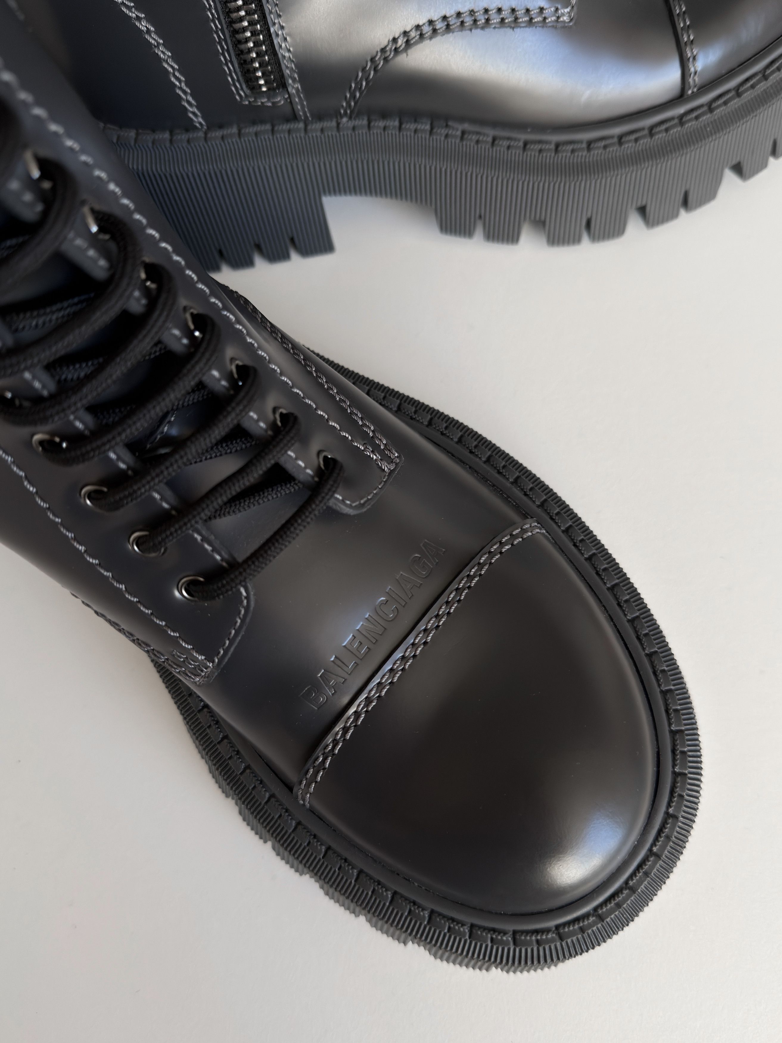 Balenciaga Balenciaga Tractor Boots Size US 6 / IT 36 - 12 Thumbnail