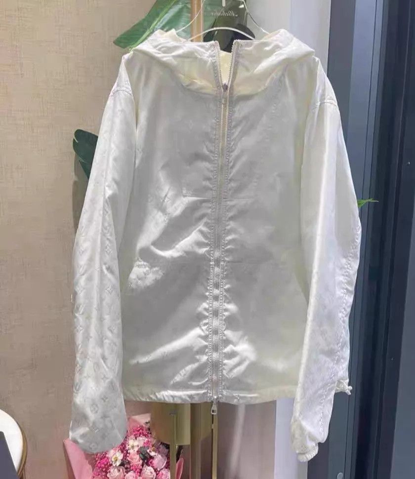 Louis Vuitton White Hooded Zip-Up Light Jacket Size S Size US S / EU 44-46 / 1 - 1 Thumbnail