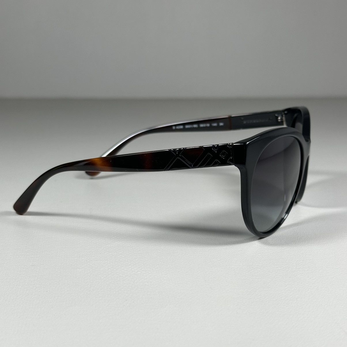 Burberry Burberry B 4236 3001/8G 3N Round Sunglasses Size ONE SIZE - 2 Thumbnail
