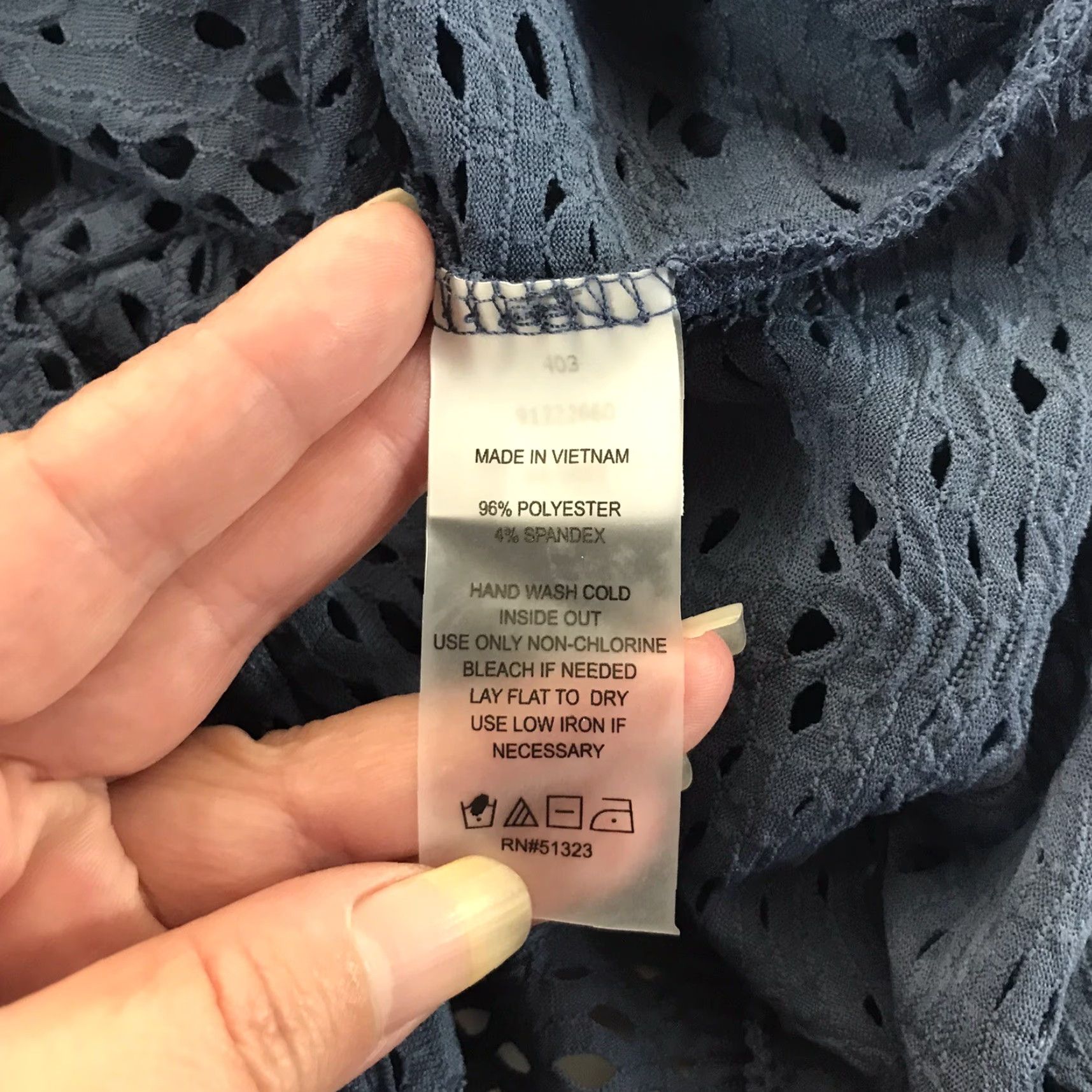 Vince Camuto Vince Camuto Blue Sheer Cold Shoulder Blouse Womens Size M Size M / US 6-8 / IT 42-44 - 6 Thumbnail