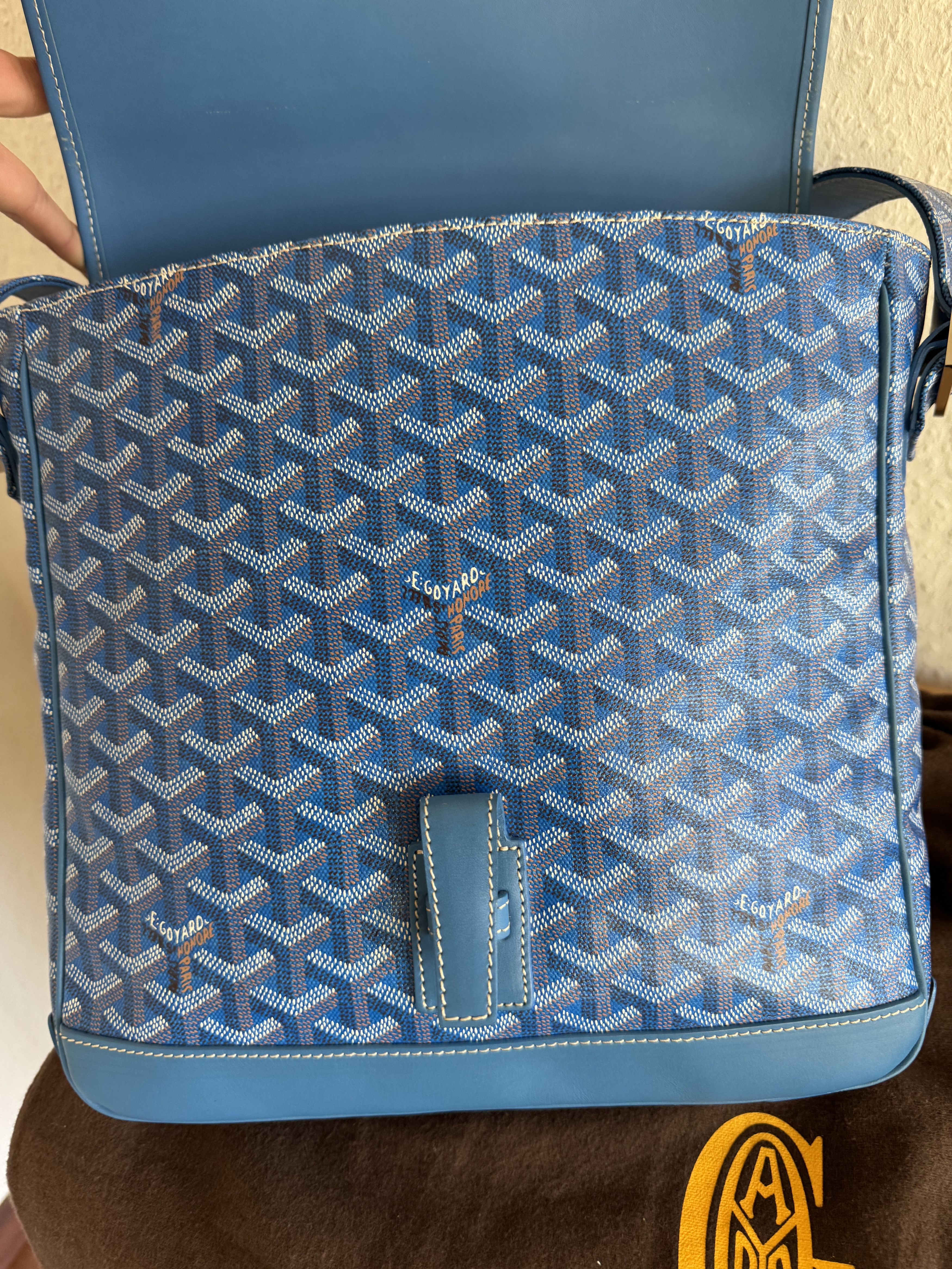 Grand Bleu MM Messenger Bag – Sky Blue