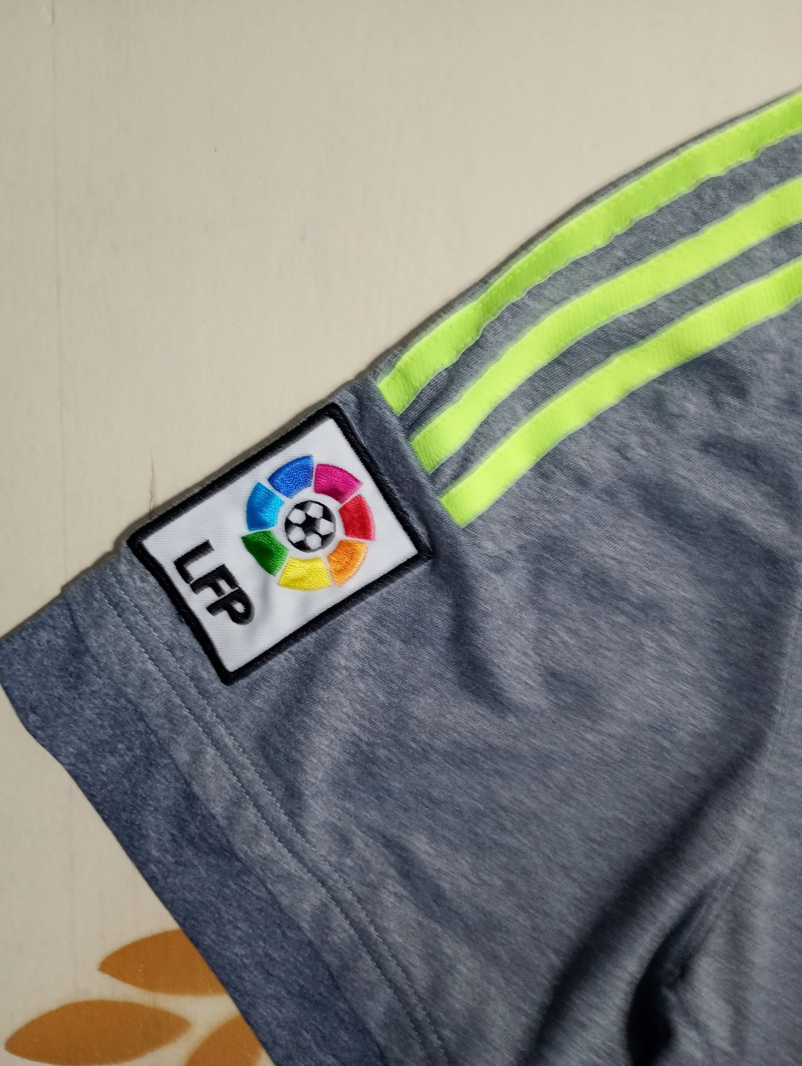 Adidas Adidas Real Madrid Jersey World Cup Winner Logo 2015-16 Size US XL / EU 56 / 4 - 6 Thumbnail
