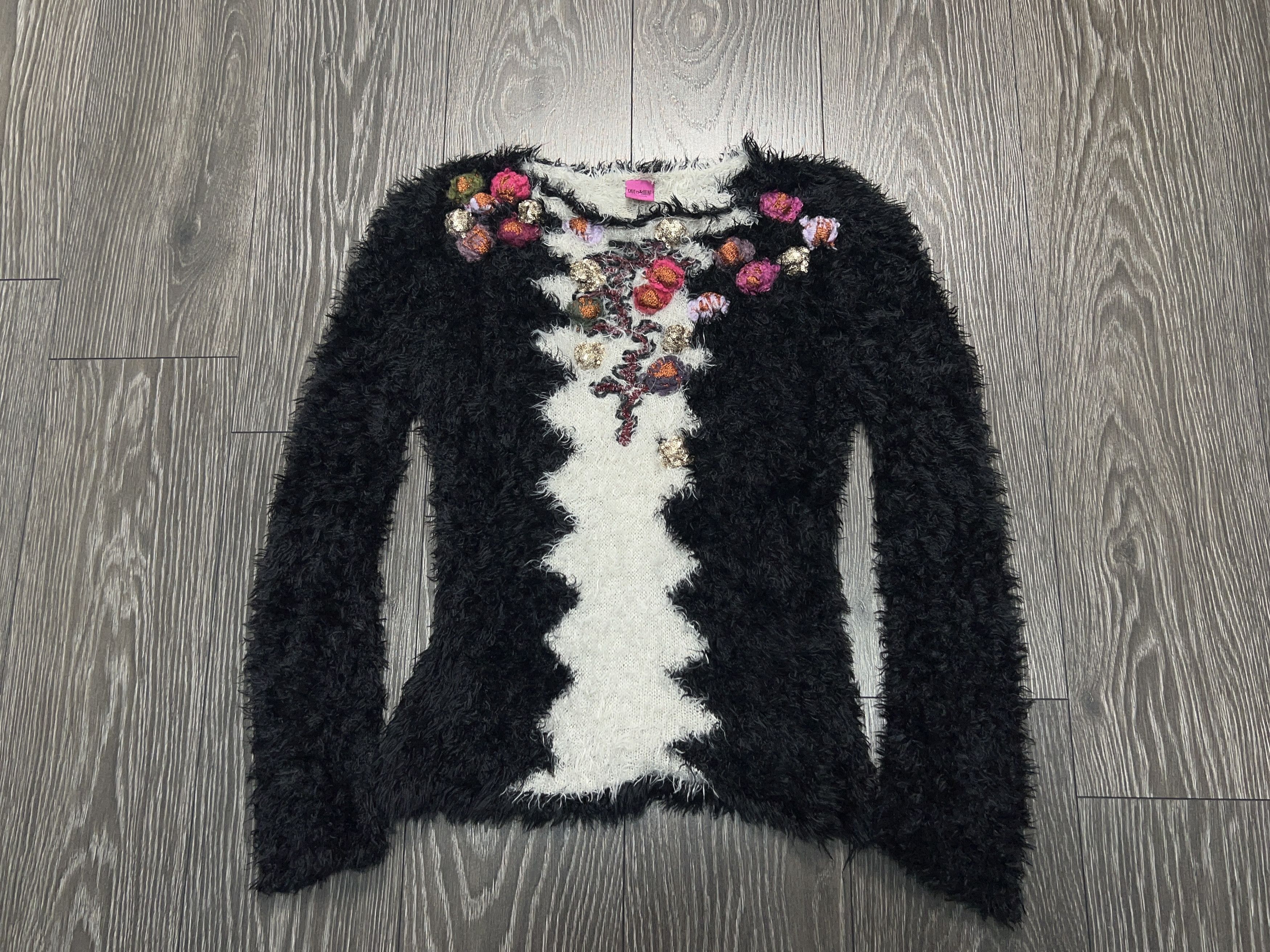 Designer Womens Save the Queen Black Sweater Pullover Fuzzy Floral M Size M / US 6-8 / IT 42-44 - 1 Thumbnail