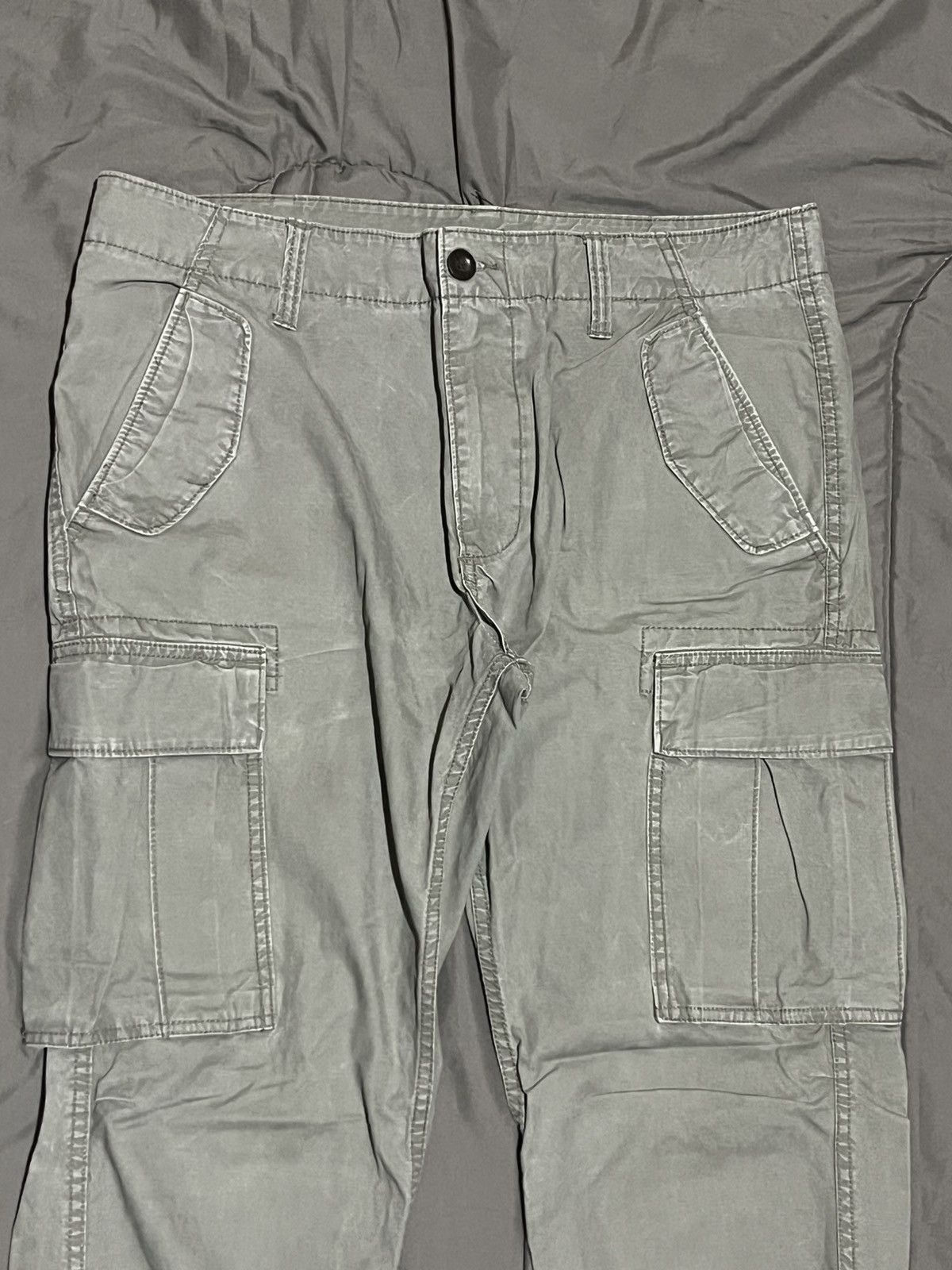 Old Navy Khaki Old Navy Cargo Pants Size US 32 / EU 48 - 2 Thumbnail