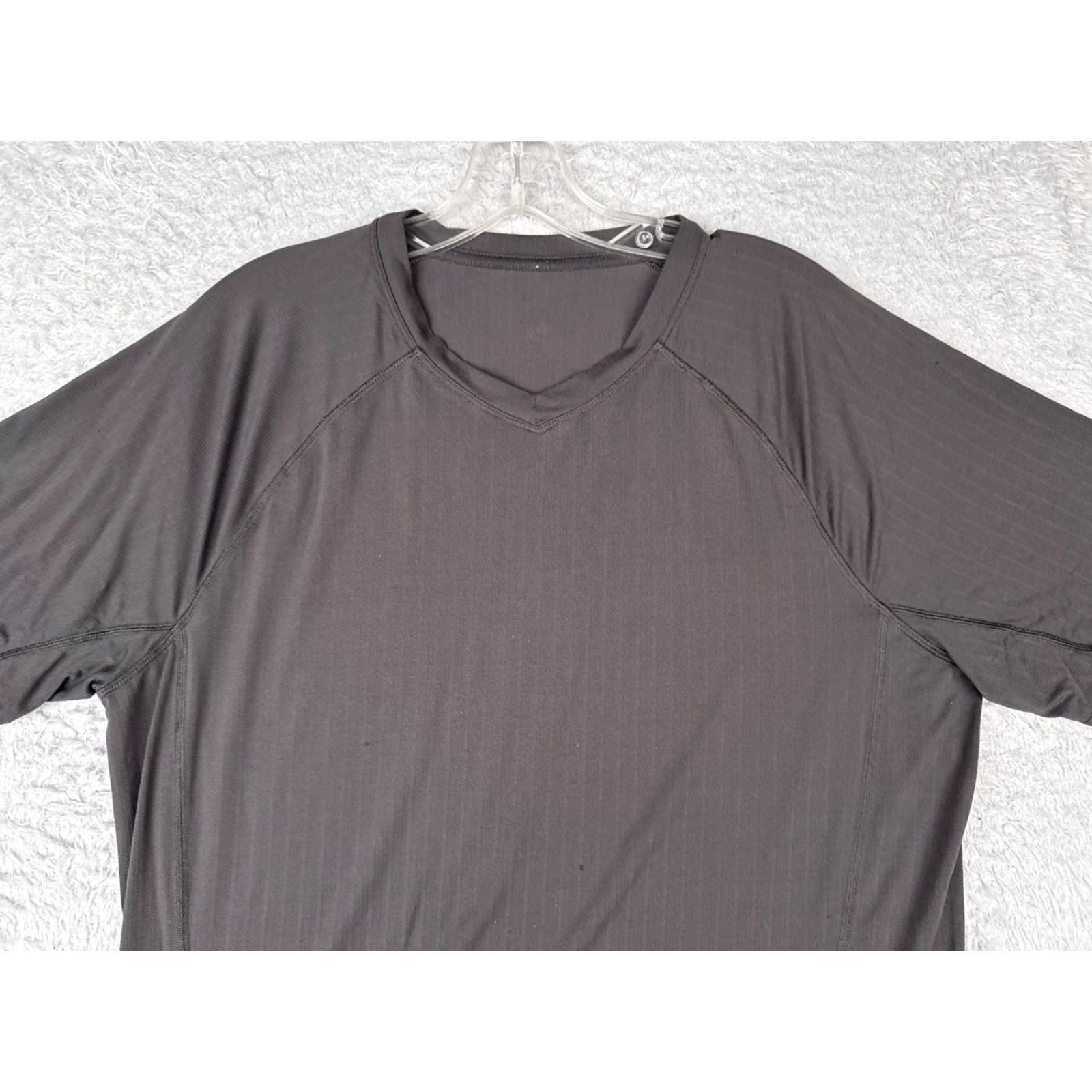 Lululemon Lululemon Shirt Women 10 Gray Short Sleeve V-Neck Vertical Stripe Gym Workout Shirt Size L / US 10 / IT 46 - 4 Thumbnail