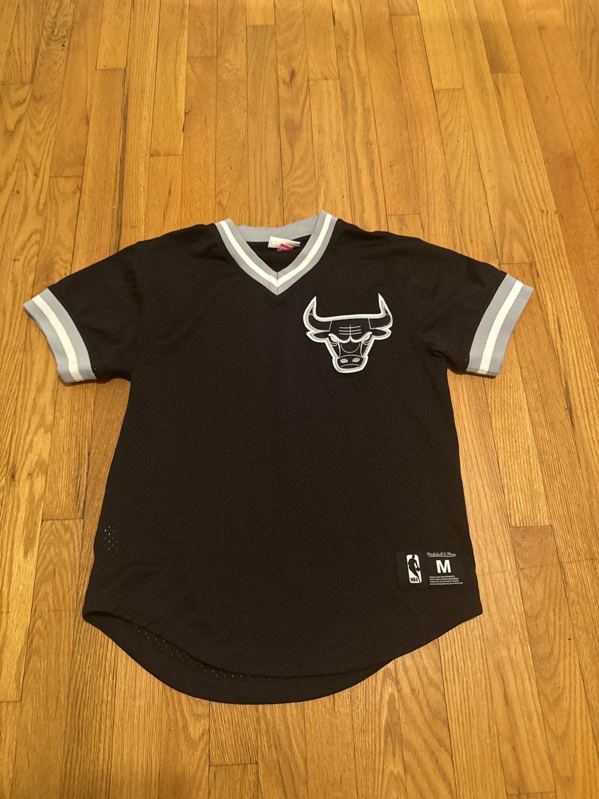 Mitchell & Ness Pre-Owned Mitchell & Ness Chicago Bulls Jersey Sz-M Size US M / EU 48-50 / 2 - 1 Thumbnail