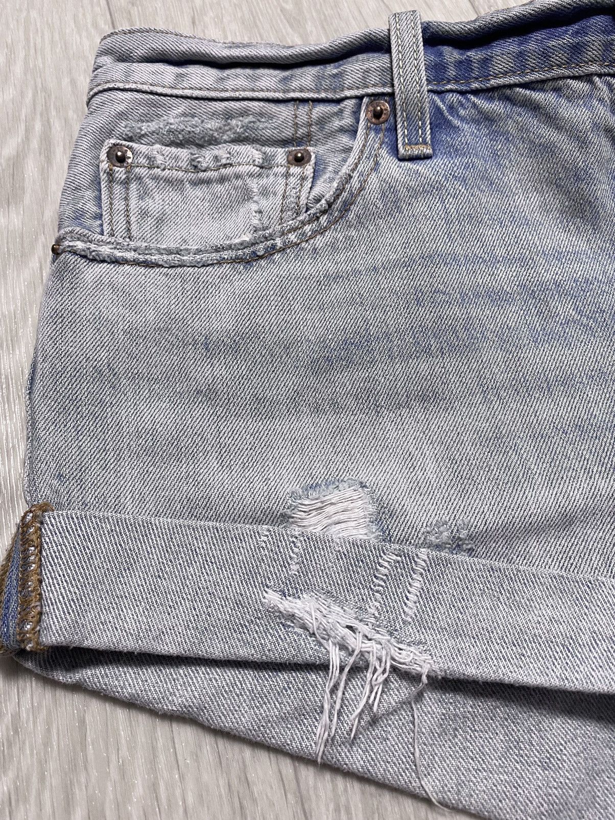 Levi's Vintage Clothing Women’s Levi’s Washed Distressed Reworked Shorts Denim Jeans Size 27" / US 4 / IT 40 - 5 Thumbnail