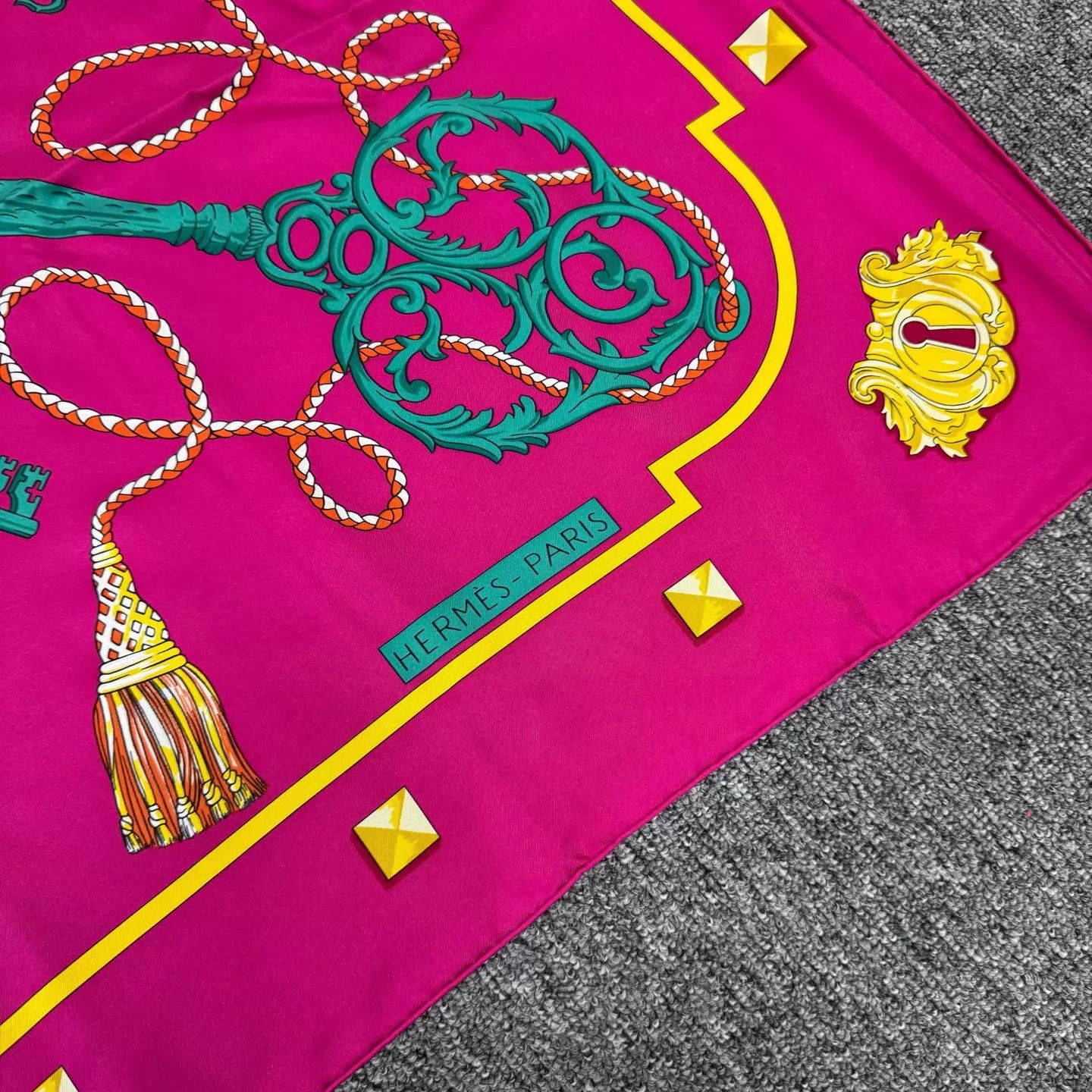 Hermes Hermes Bronze Key 140x140 Scarf 99 New Size ONE SIZE - 3 Thumbnail