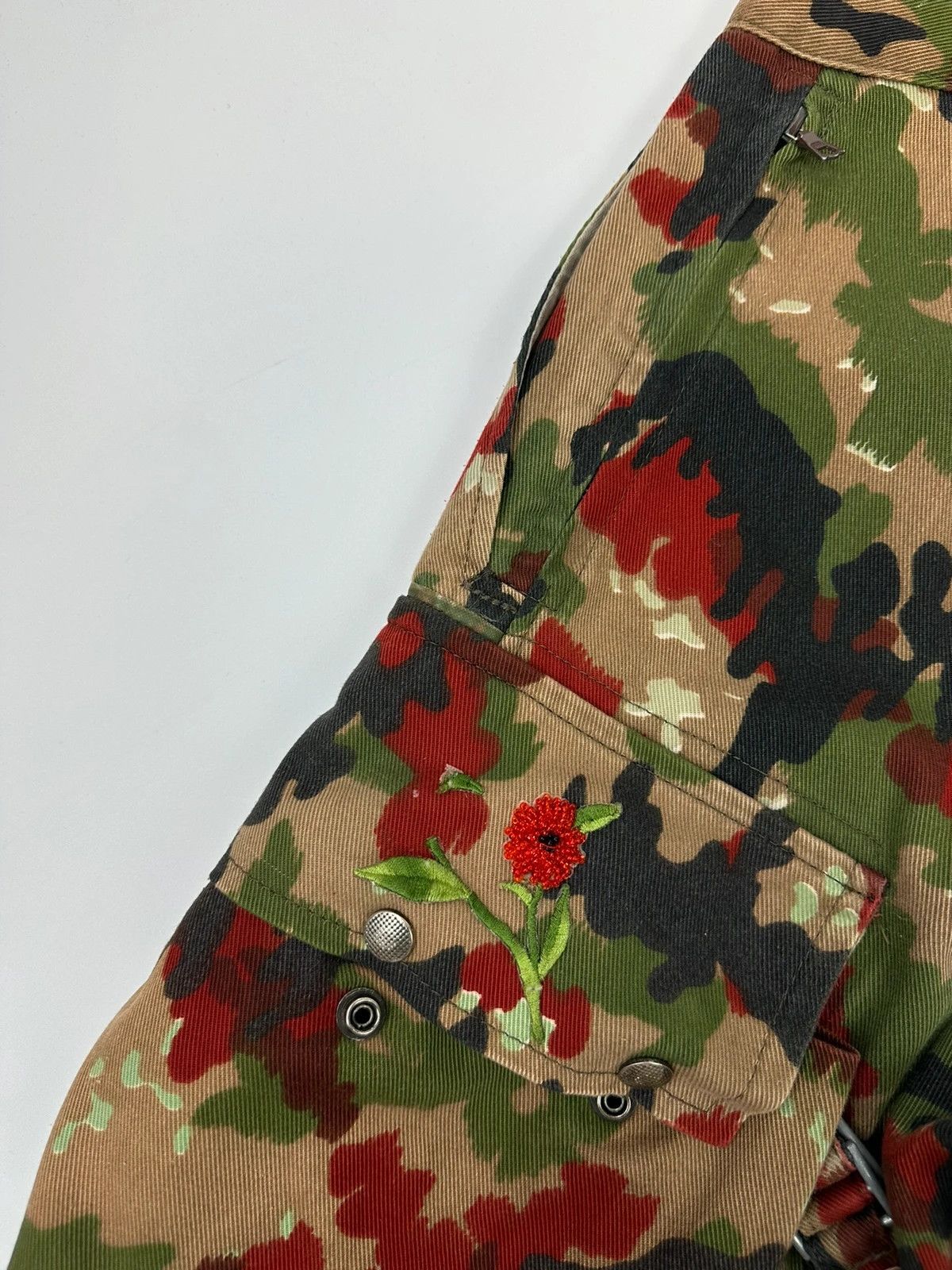 Dolce & Gabbana Dolce & Gabbana 90’s Sample Military Camo Cargo Pants Size US 31 - 10 Thumbnail