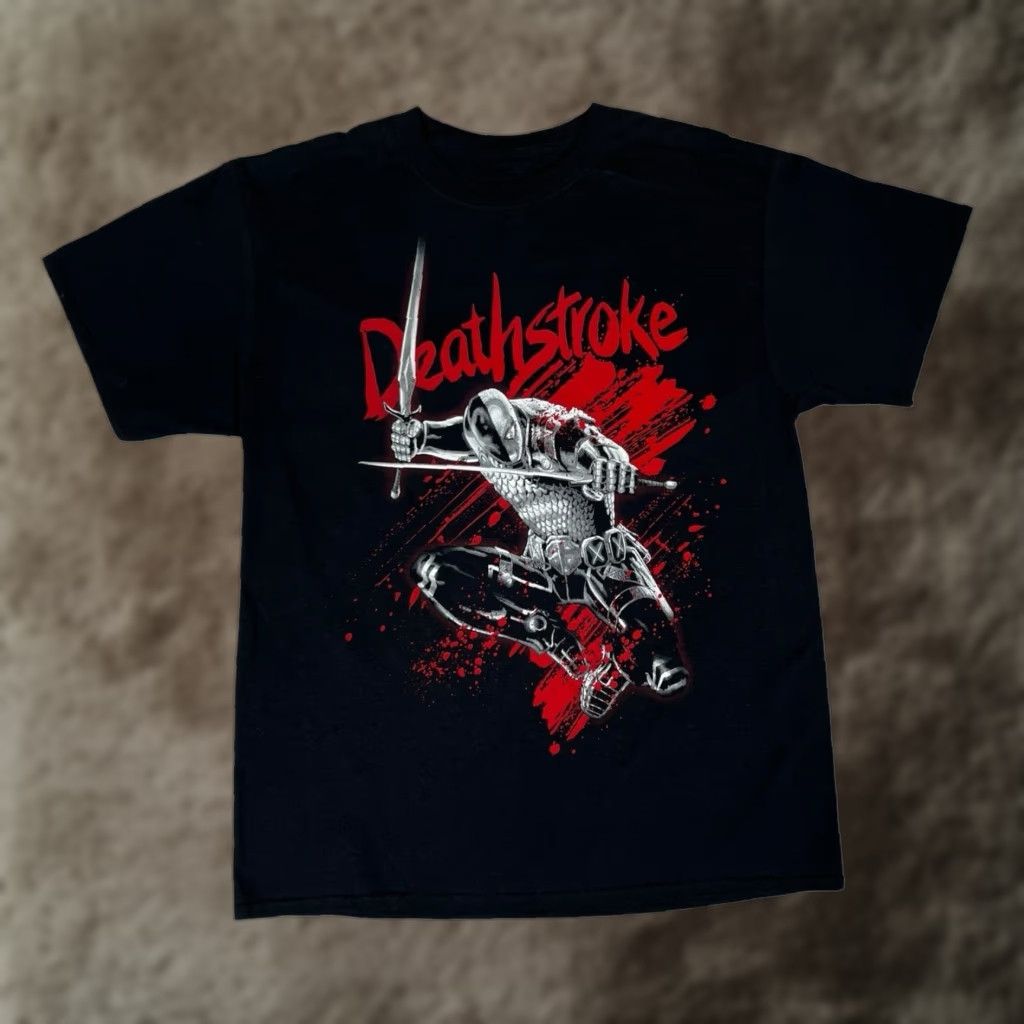 Vintage VINTAGE Deathstroke DC Comics Graphic T-Shirt Justice League Blood Splatter Men's Large Black 90s Comics Art Cartoon DC Universe Mens Size US L / EU 52-54 / 3 - 1 Thumbnail