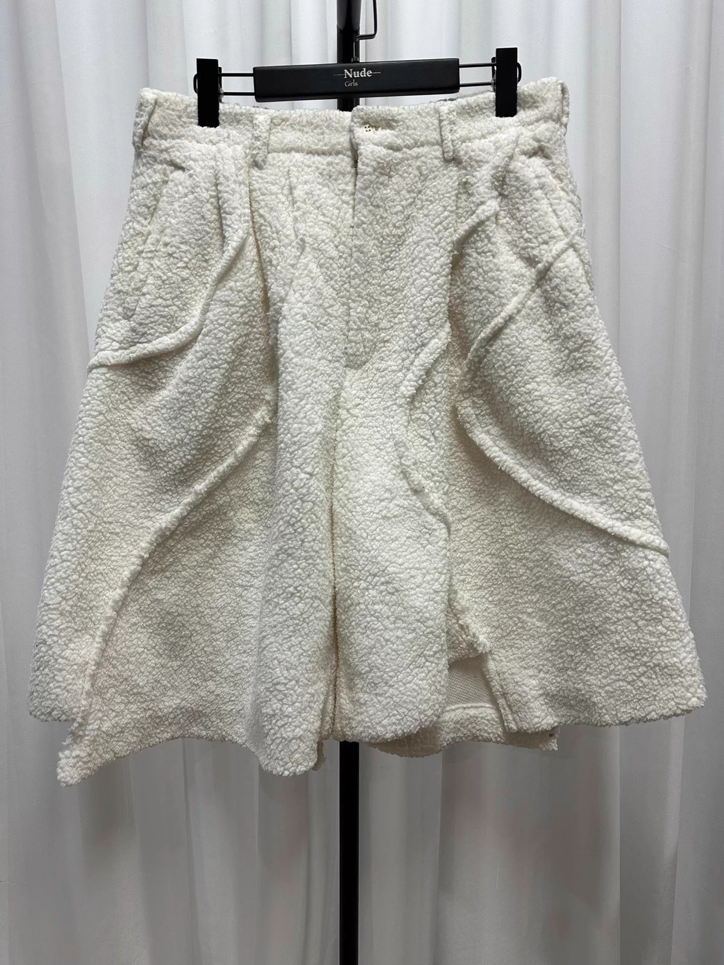 Comme des Garcons Homme Plus CDG Homme Plus 18aw White Spiral Lamb Fur Shorts M Size US 32 / EU 48 - 1 Thumbnail