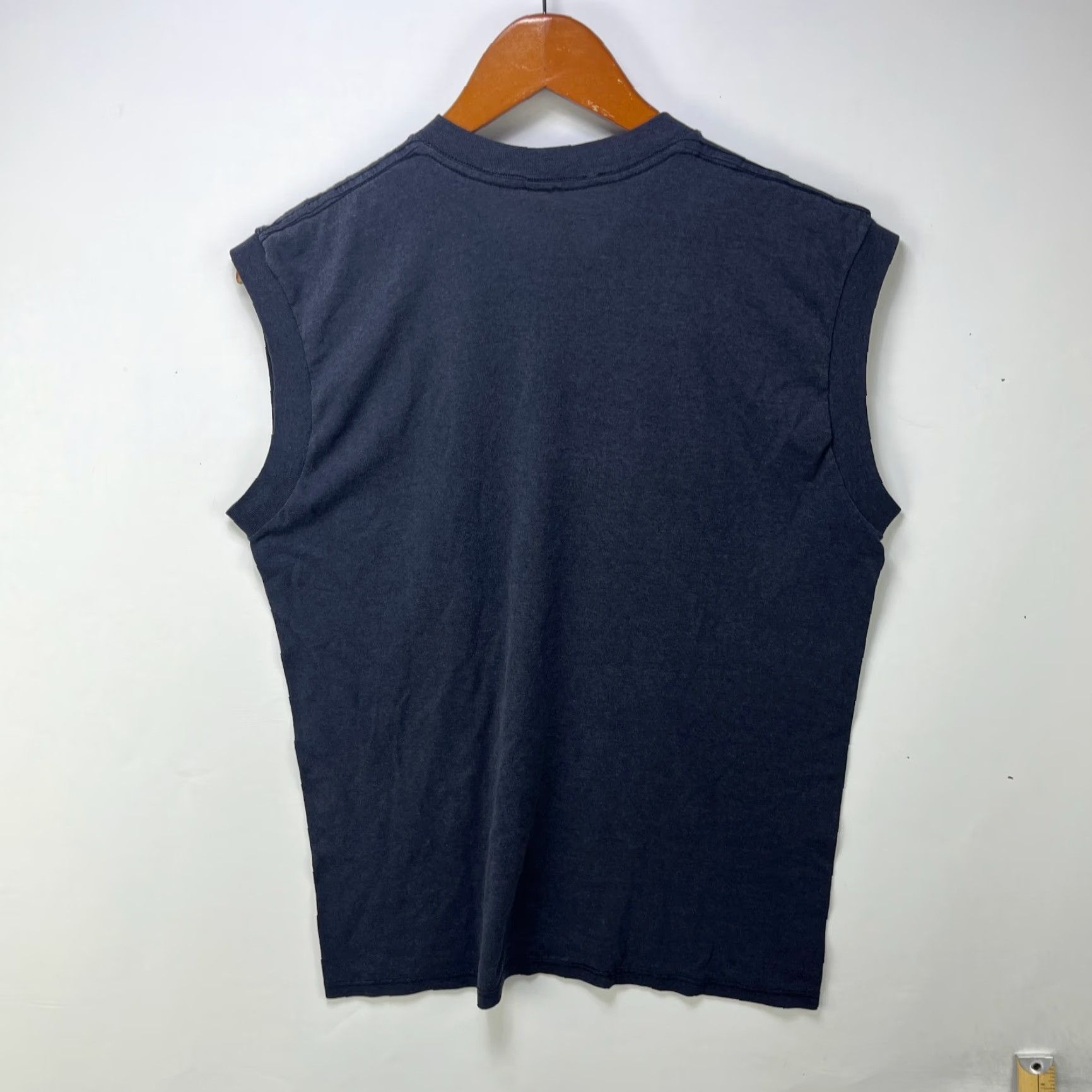 Fruit Of The Loom VINTAGE Fruit of the Loom Shirt M L Black Sleeveless 90s 1990s Cotton Knit Logo Men T-Shirt Size US M / EU 48-50 / 2 - 7 Thumbnail