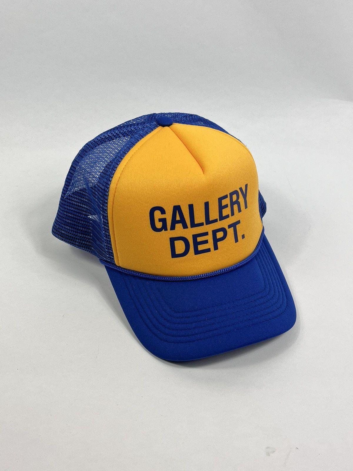 LOGO PRINT TRUCKER HAT