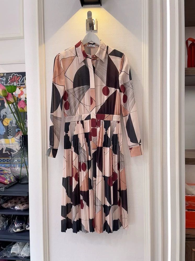 Loro Piana LORO PIANA A woman's pleated printed wool shirt dress Size M / US 6-8 / IT 42-44 - 1 Thumbnail