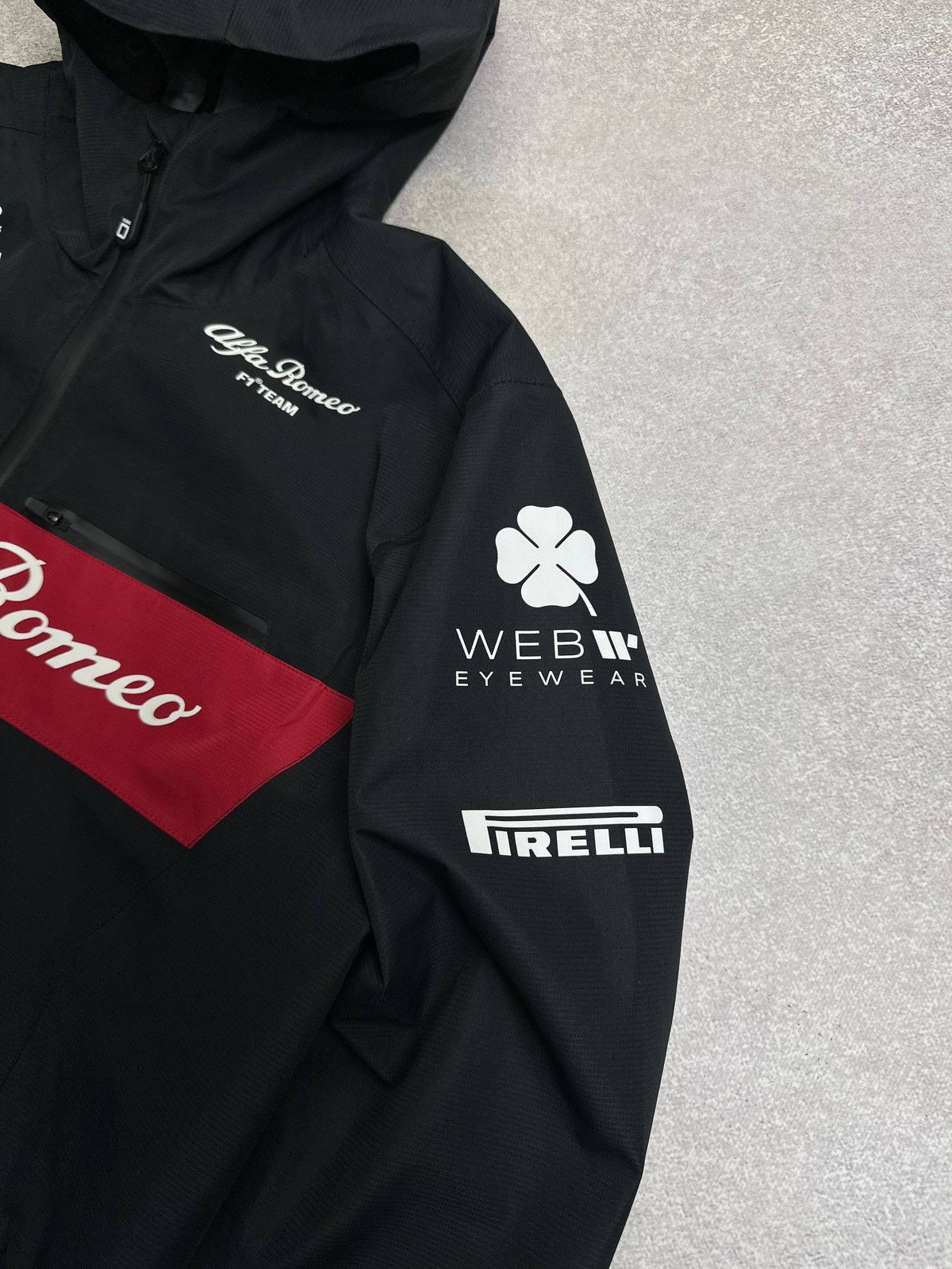 Formula 1 Alpha Romeo F-1 Team Racing Shell Waterproof Jacket Mens L Size US L / EU 52-54 / 3 - 10 Thumbnail