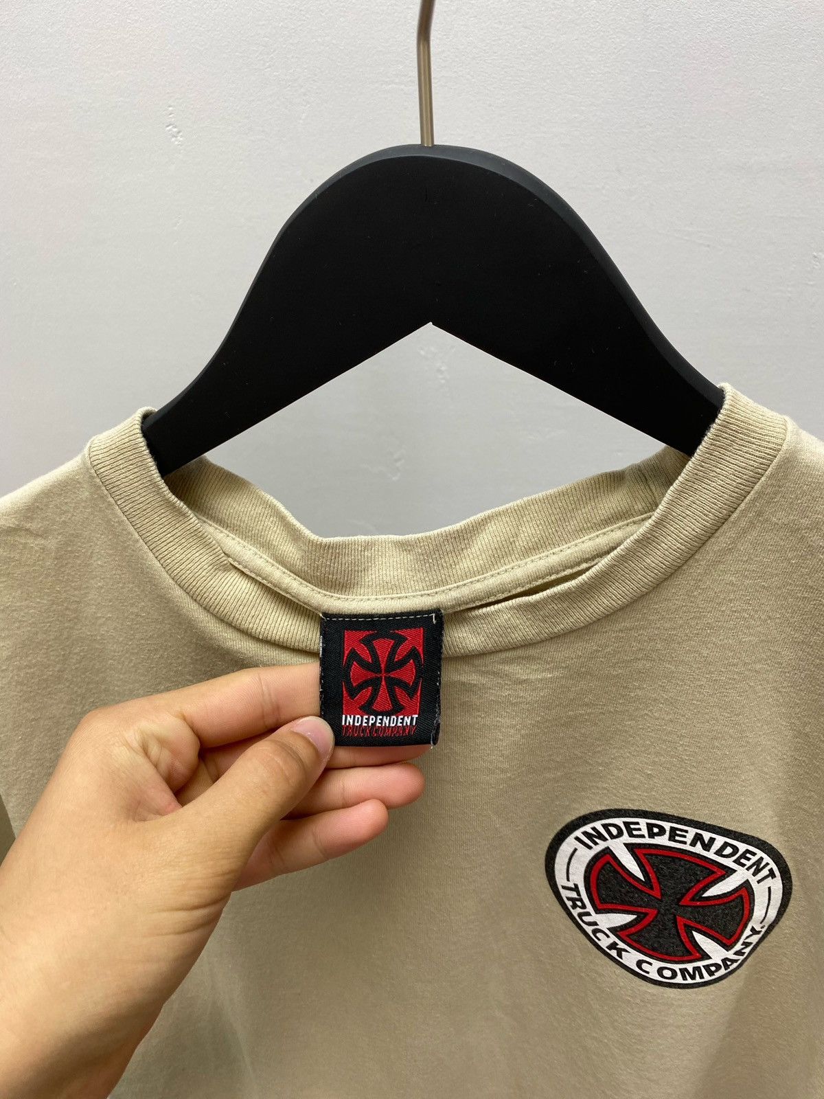 Alien Workshop × Independent Truck Co. × Vintage Vintage Independent Truck Company Logo Tee Size US L / EU 52-54 / 3 - 16 Thumbnail