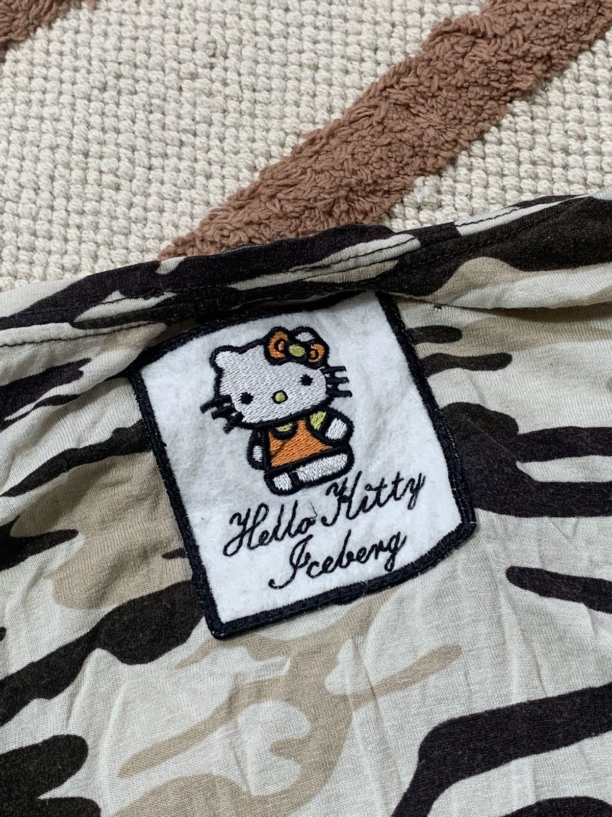 Iceberg VINTAGE ICEBERG HELLO KITTY CAMO TANK TOP Size S / US 4 / IT 40 - 7 Thumbnail