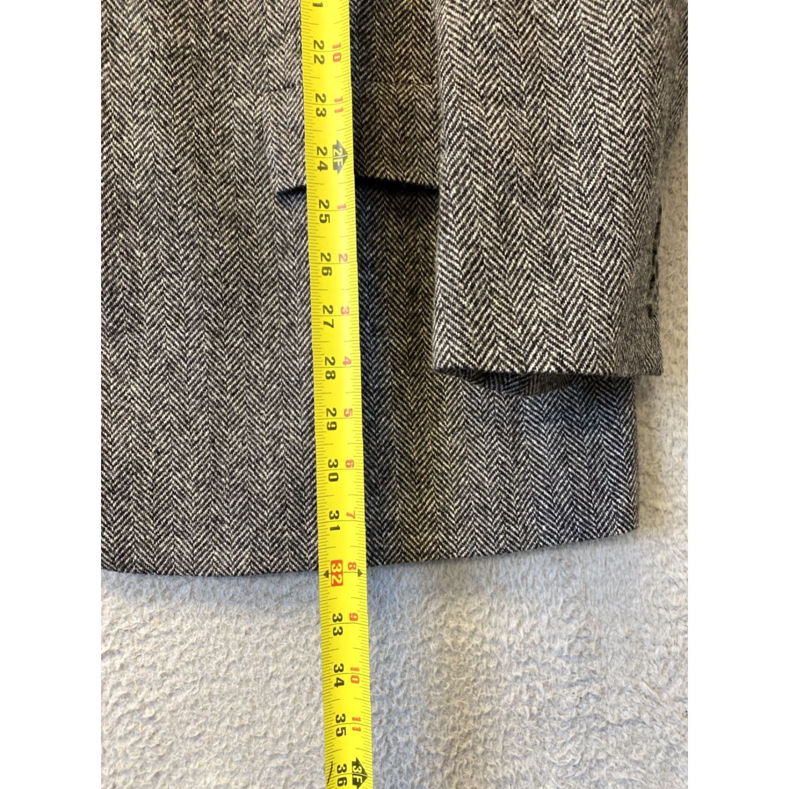 Hart Schaffner Marx VINTAGE Hart Schaffner Marx Wool Sport Coat Blazer Men 48 Regular Gray Herringbone 1950s/60s Mens Blazer Size 48R - 5 Thumbnail