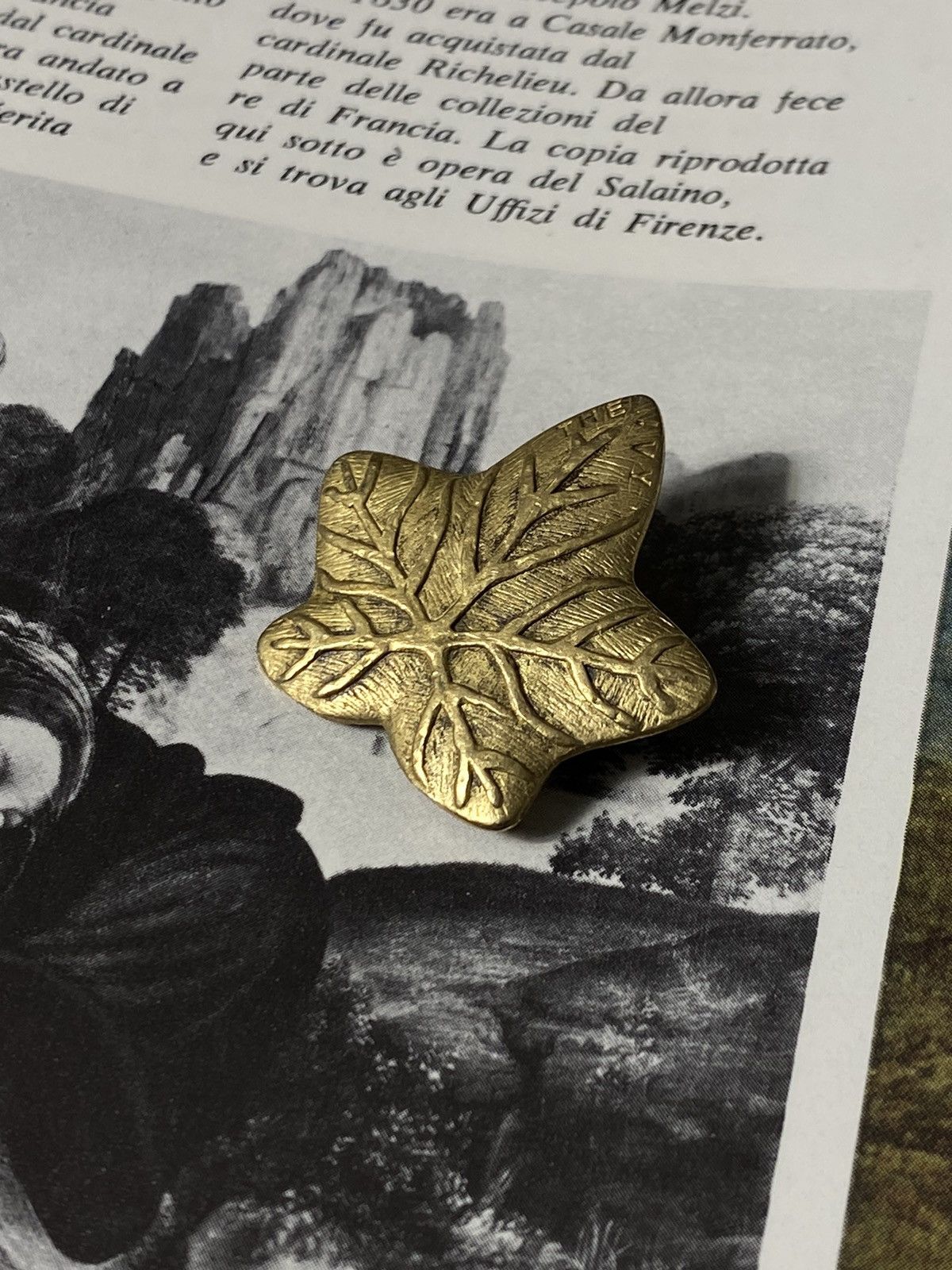 Jewelry Vintage Ivy Leaf Brooch - Gold Tone Size ONE SIZE - 1 Thumbnail
