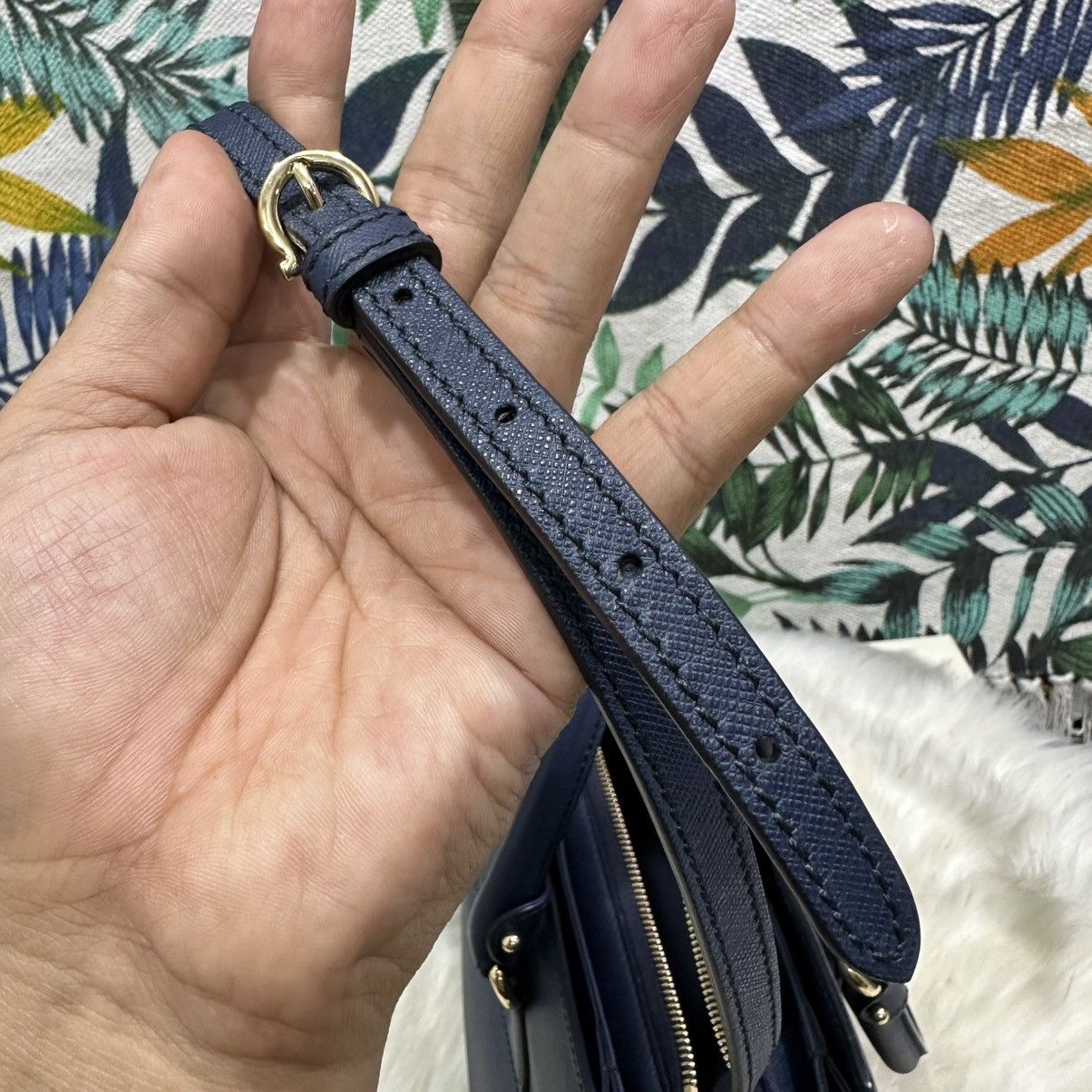 Salvatore Ferragamo Authentic SALVATORE FERRAGAMO Becky Saffiano Leather Handbag Size ONE SIZE - 18 Thumbnail