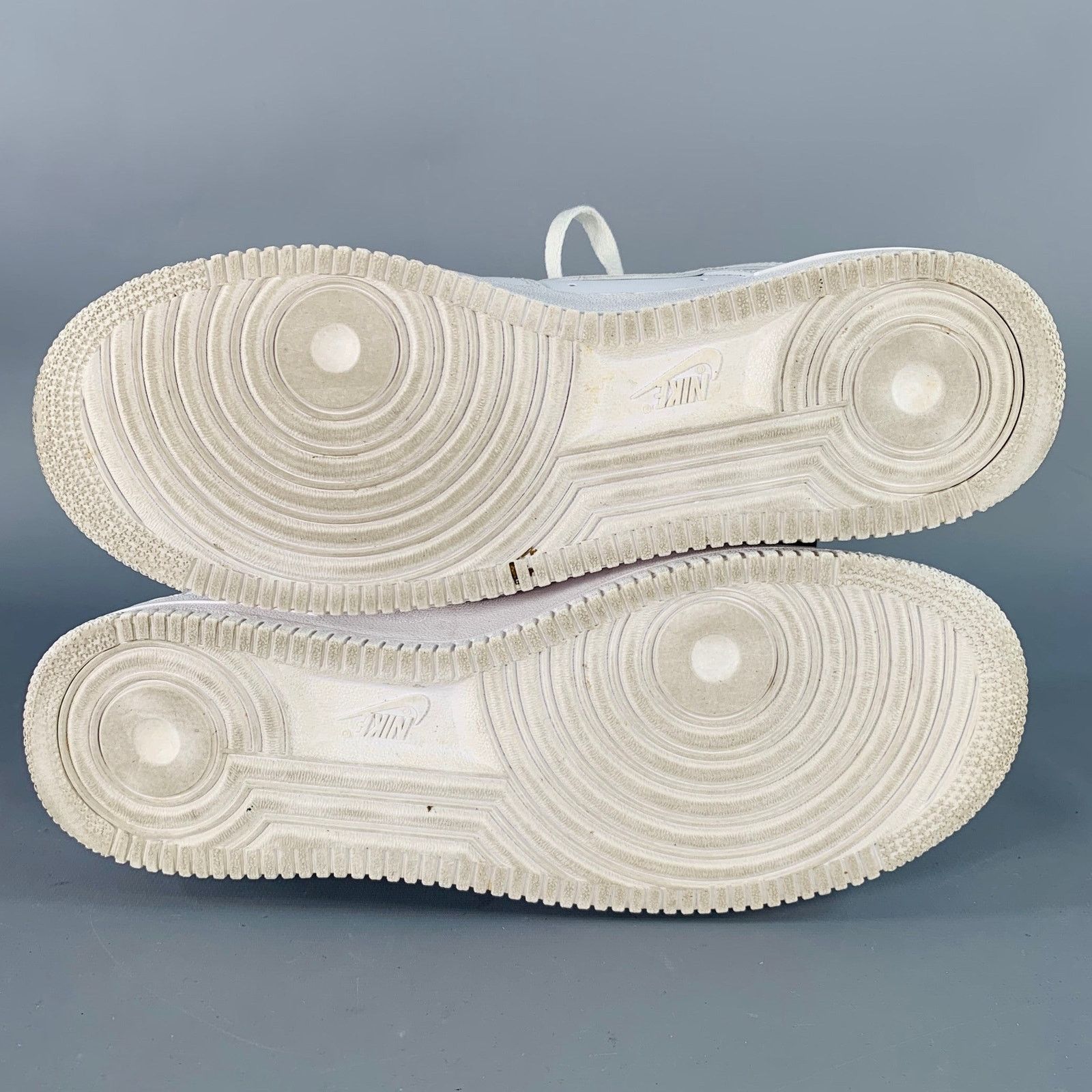 Nike NIKE Size 10 White Leather Rubber Sole Platform Sneakers Size US 10 / EU 43 - 6 Thumbnail
