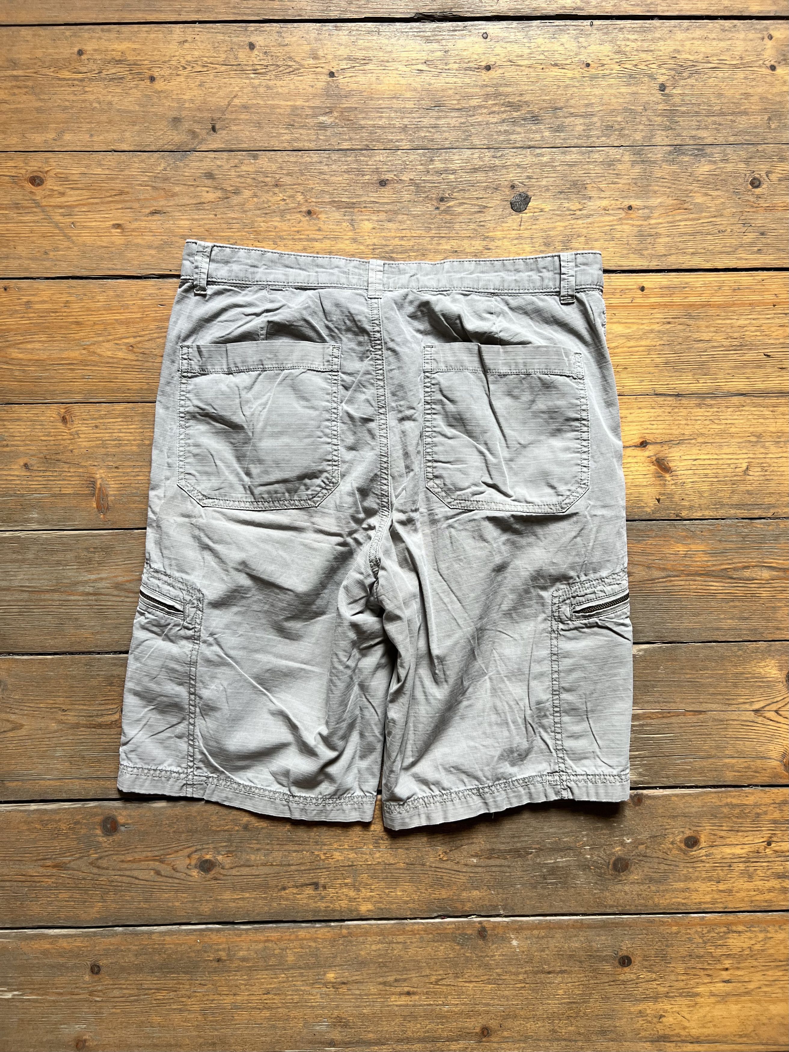 Calvin Klein CK Vintage Cargo 6 Pockets Shorts Size US 30 / EU 46 - 2 Thumbnail