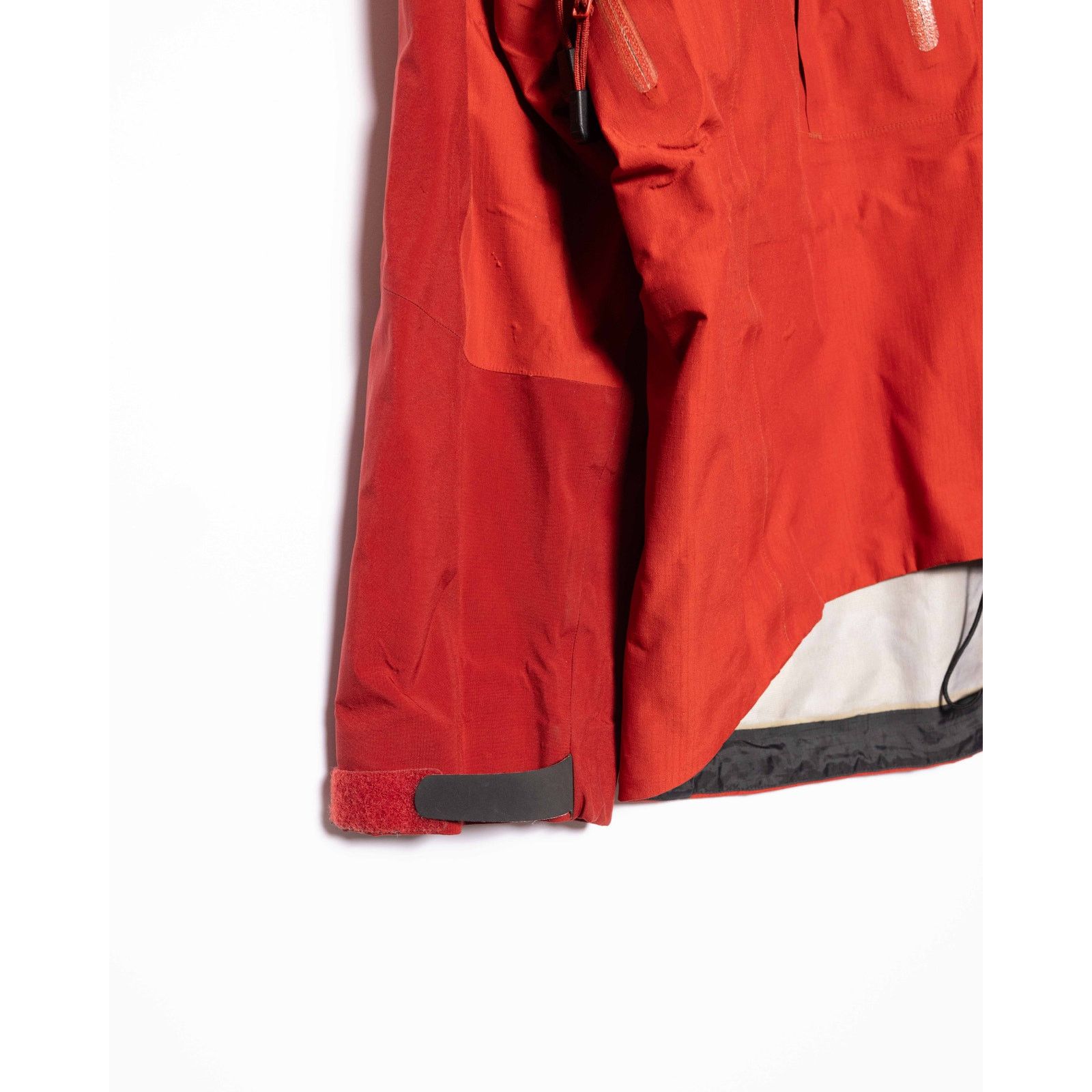 Arc'teryx Vintage Arcteryx Beta SV Sangria Medium 2005 Size US M / EU 48-50 / 2 - 8 Thumbnail