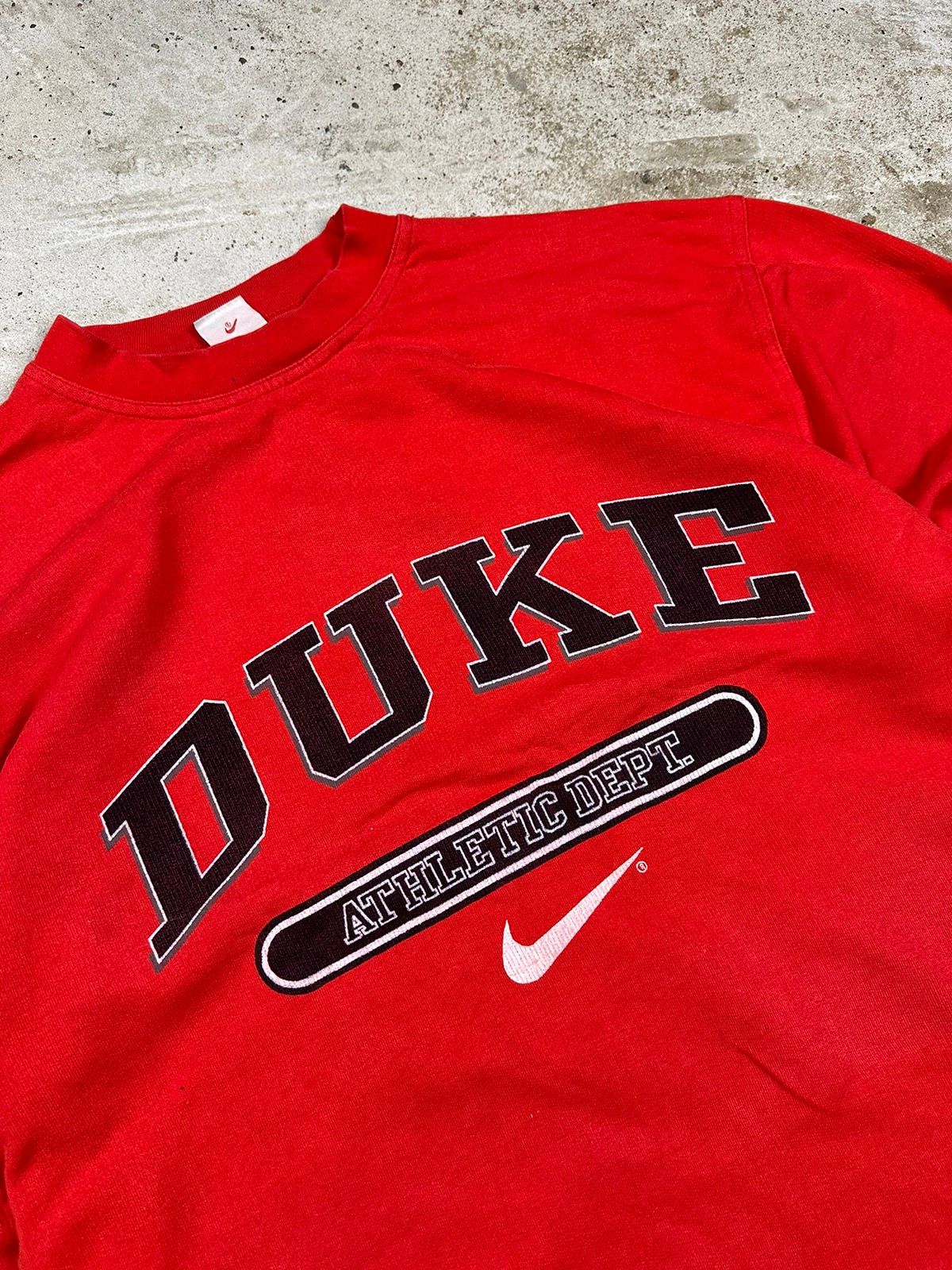 Nike ‼️ Vintage 90s Nike Duke Red Trashed Crewneck Bootleg Size US L / EU 52-54 / 3 - 3 Thumbnail