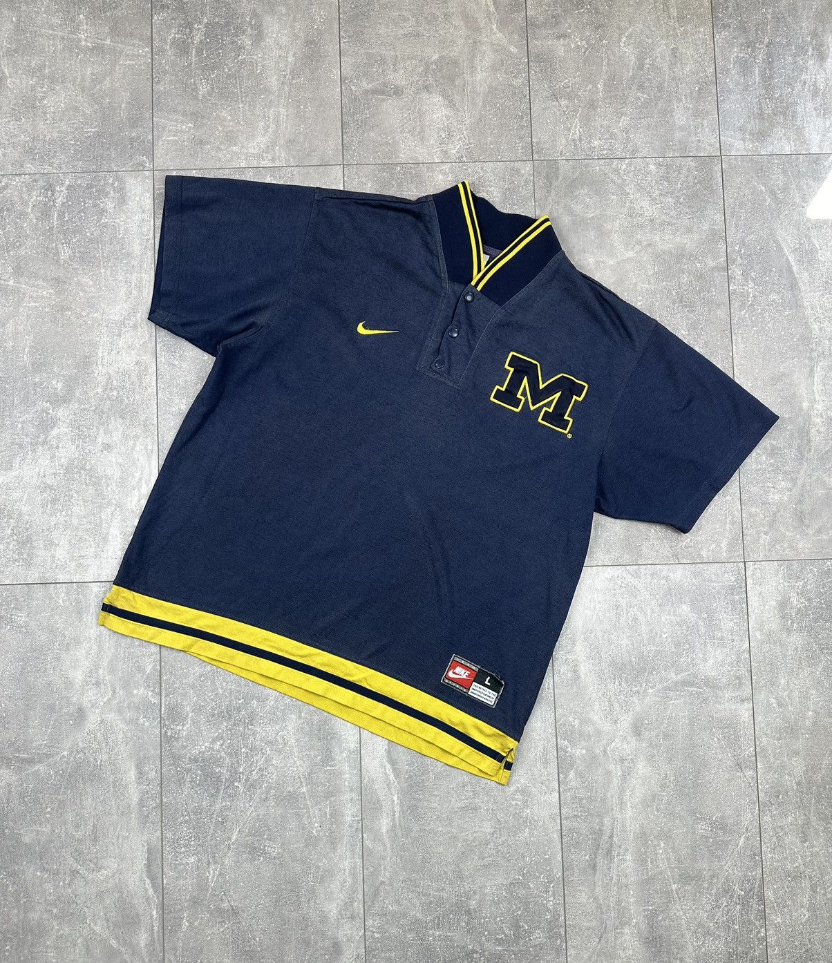 Nike Nike Michigan Vintage Rare Jersey Size US L / EU 52-54 / 3 - 1 Thumbnail