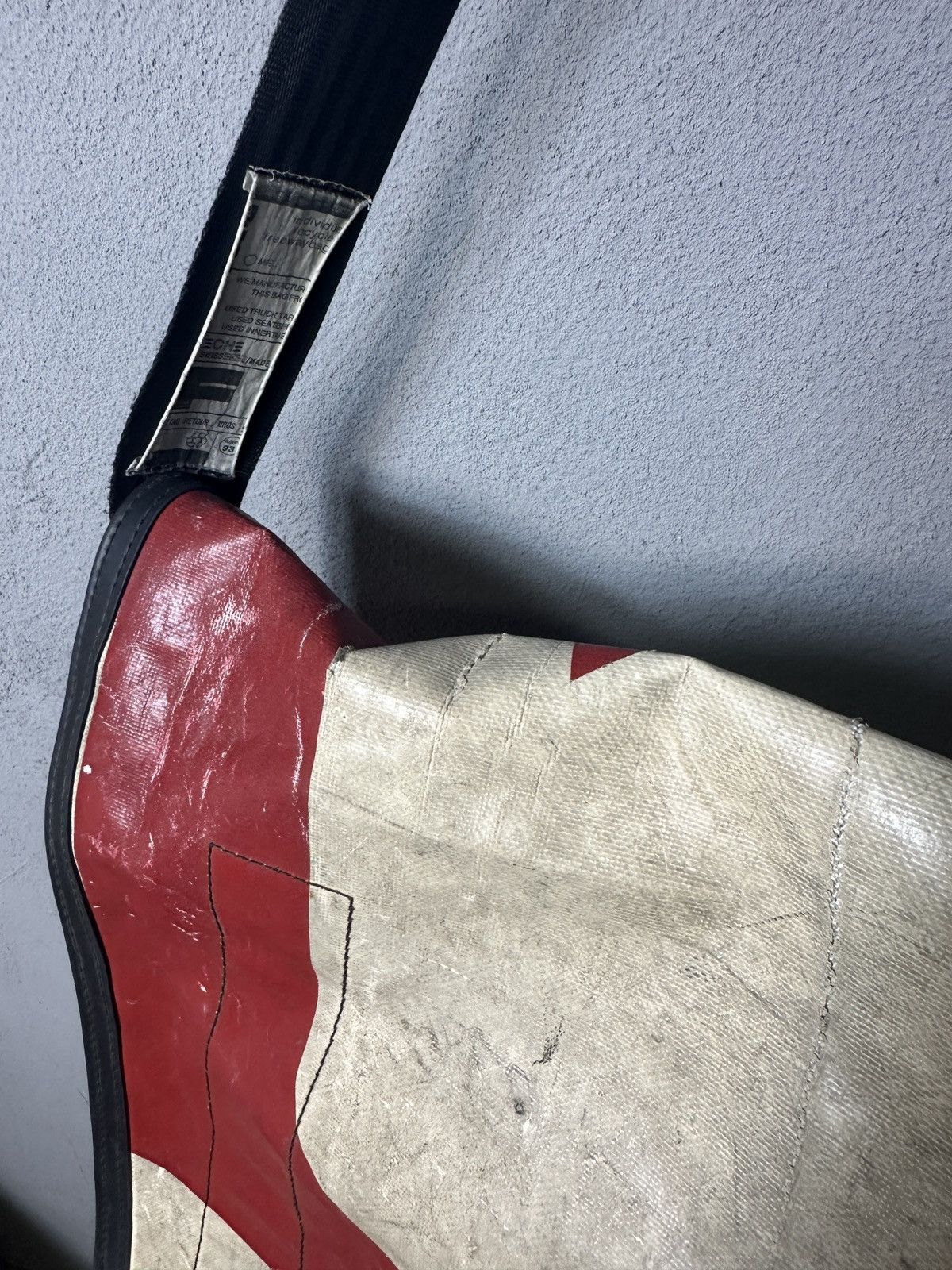 Freitag × Vintage Vintage Freitag Recycled Distressed Shoulder Bag Size ONE SIZE - 4 Thumbnail
