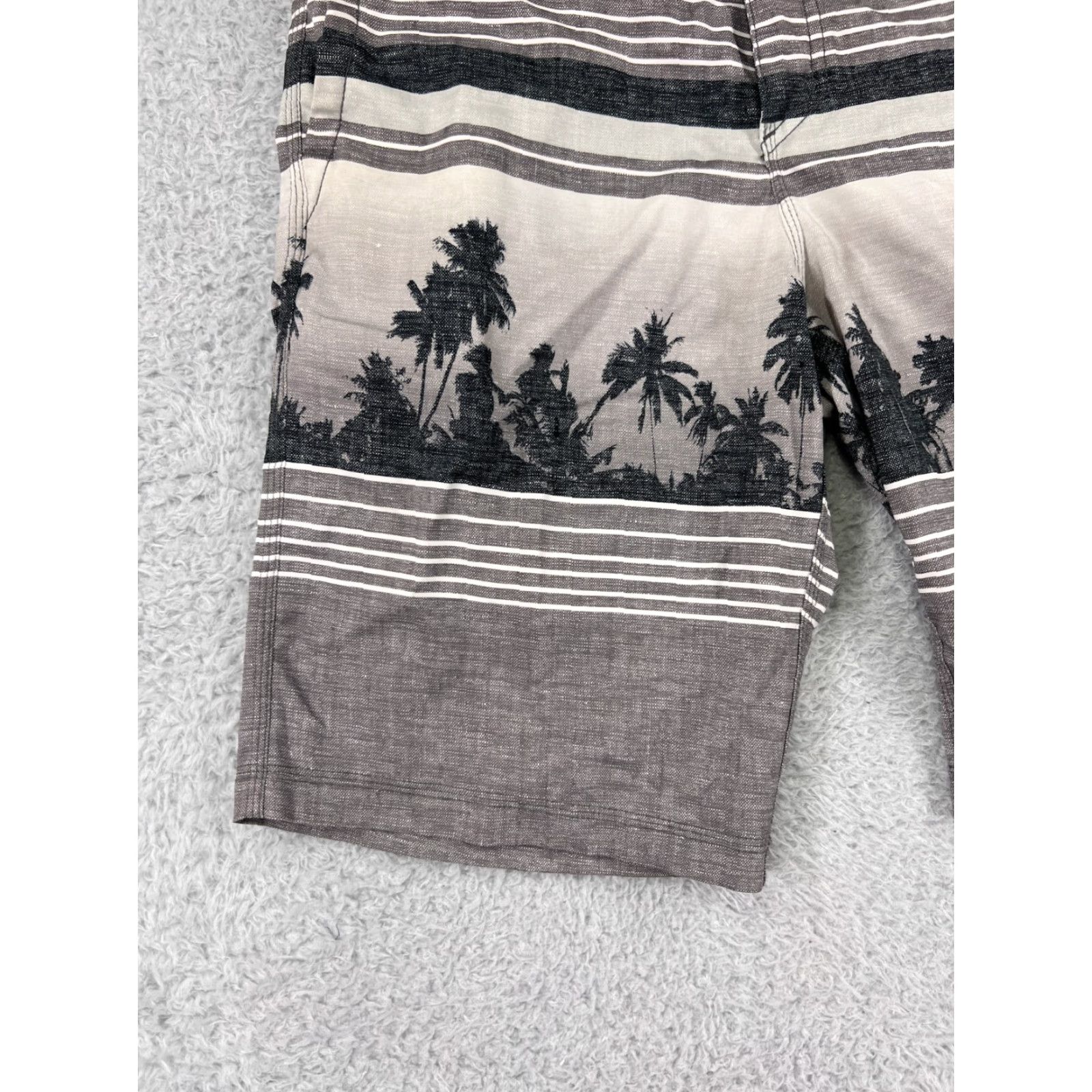O'Neill O'Neill Mens 30 Gray Chino Shorts Hawaiian Palm Tree Print Polyester Beach Print Chino Style Casual Aloha Summer 30 in Gray Men’s Shorts Size US 30 / EU 46 - 4 Thumbnail