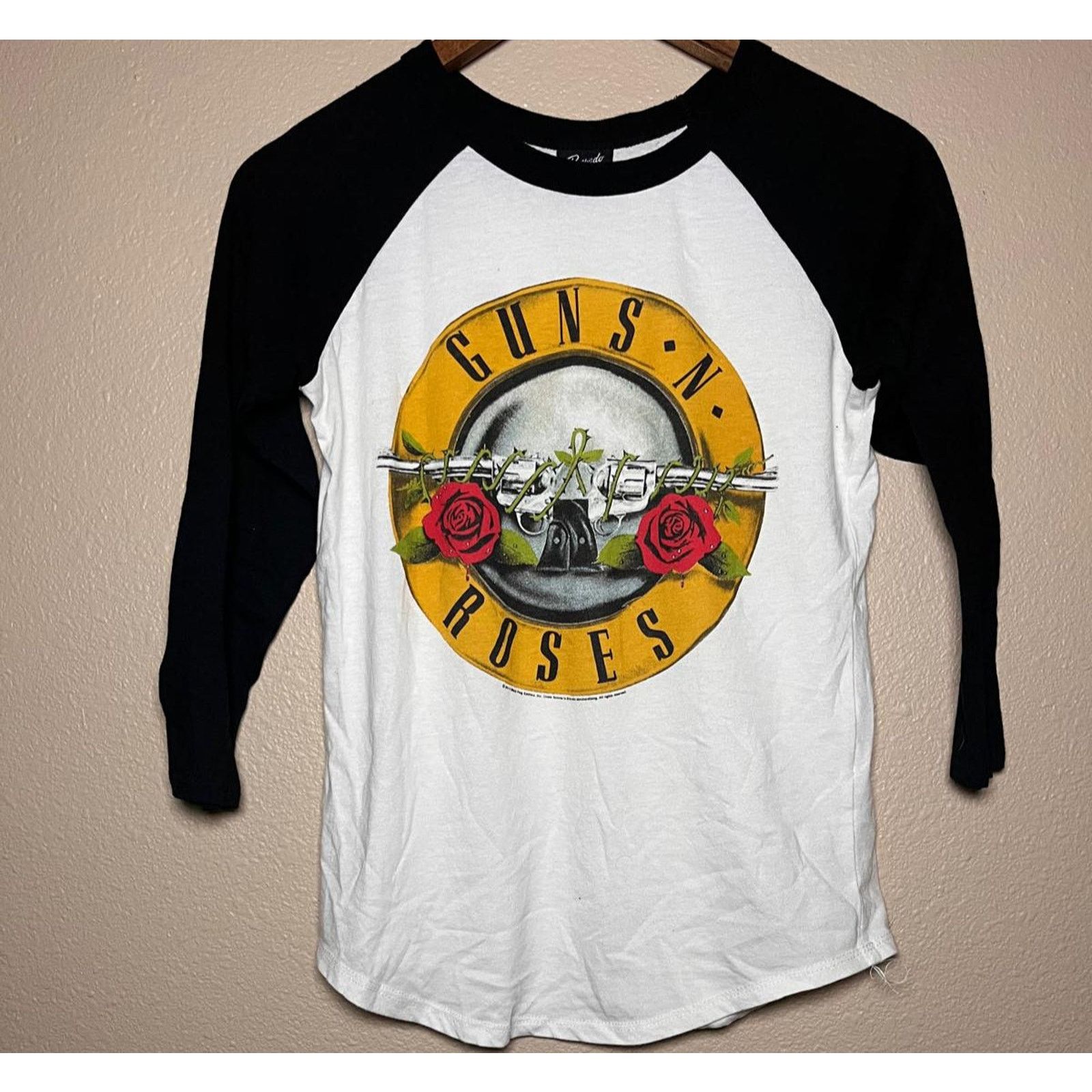Guns N' Roses Guns N’ Roses 🌹 Barbed Logo Raglan Tee – Size M Size US M / EU 48-50 / 2 - 1 Thumbnail
