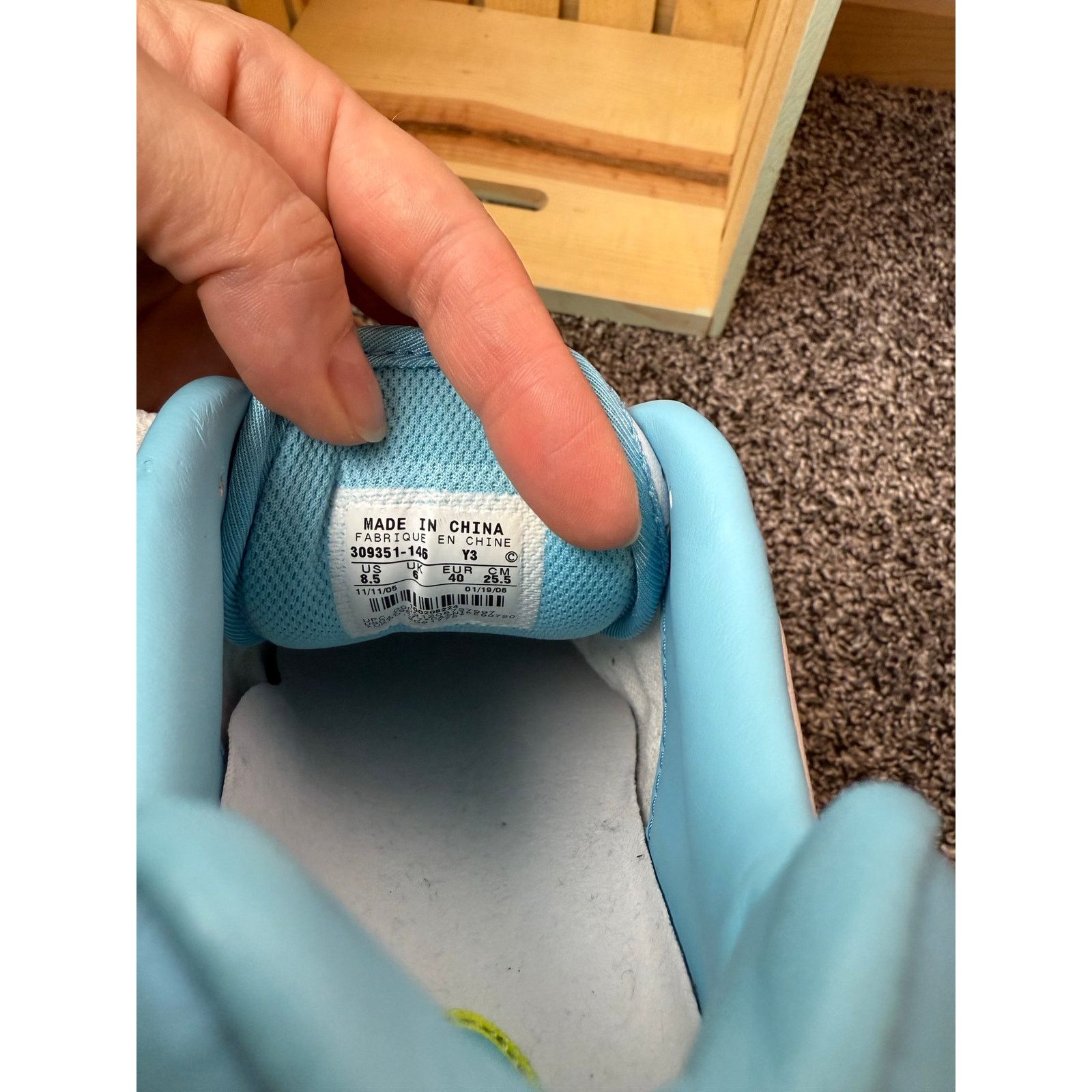 Nike Vintage Nike Shox Classic Running Shoe, Wht Leather/Blue 8.5 Size US 8.5 / IT 38.5 - 6 Thumbnail