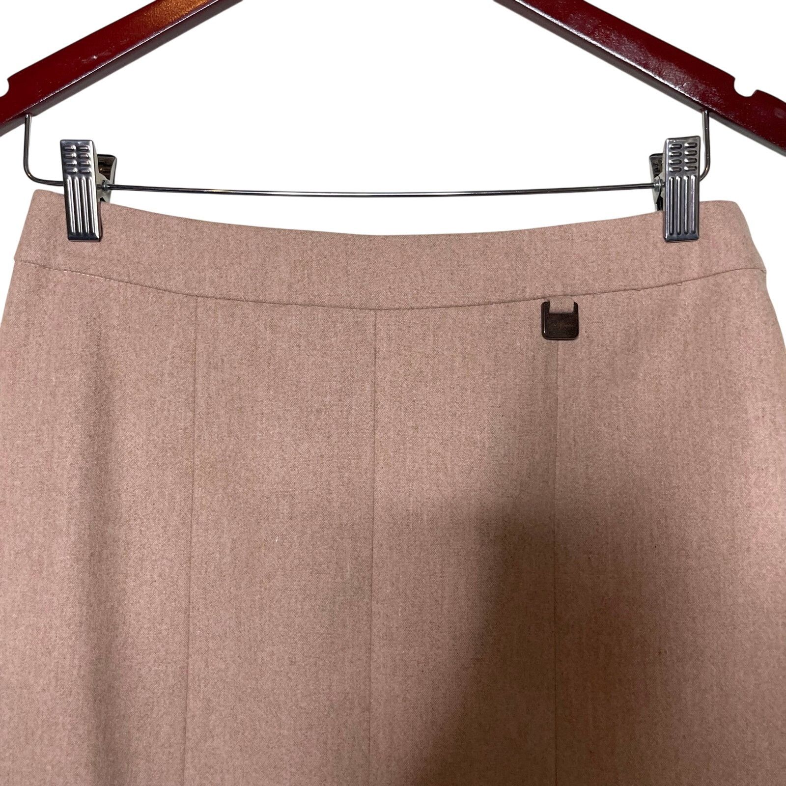Salvatore Ferragamo Salvatore Ferragamo cream wool angora pencil classic skirt 8 Size 30" / US 8 / IT 44 - 4 Thumbnail