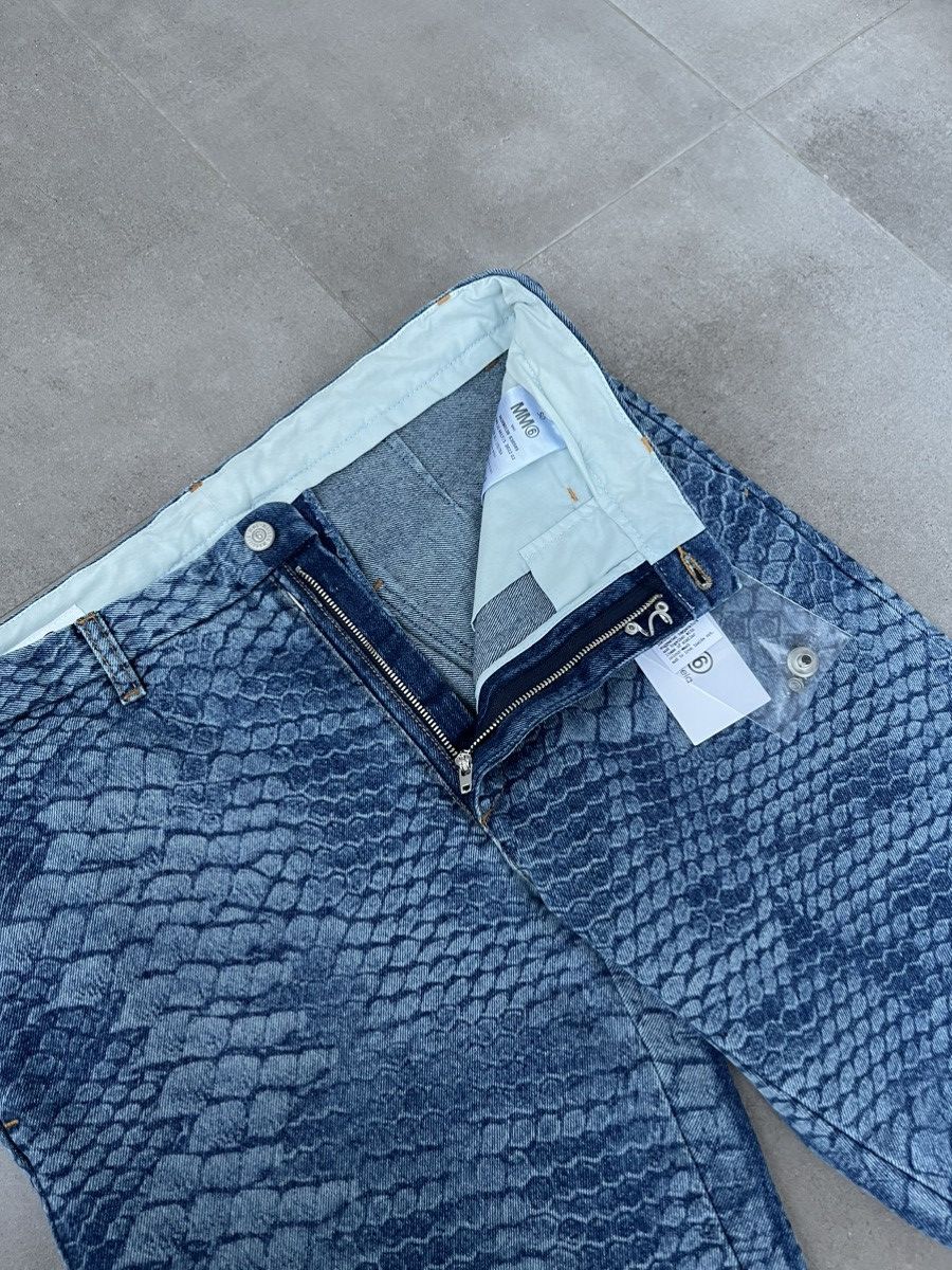 Maison Margiela !DS! SS22 Maison Margiela SnakeSkin Blue Pattern Denim Pants Size US 34 / EU 50 - 17 Thumbnail