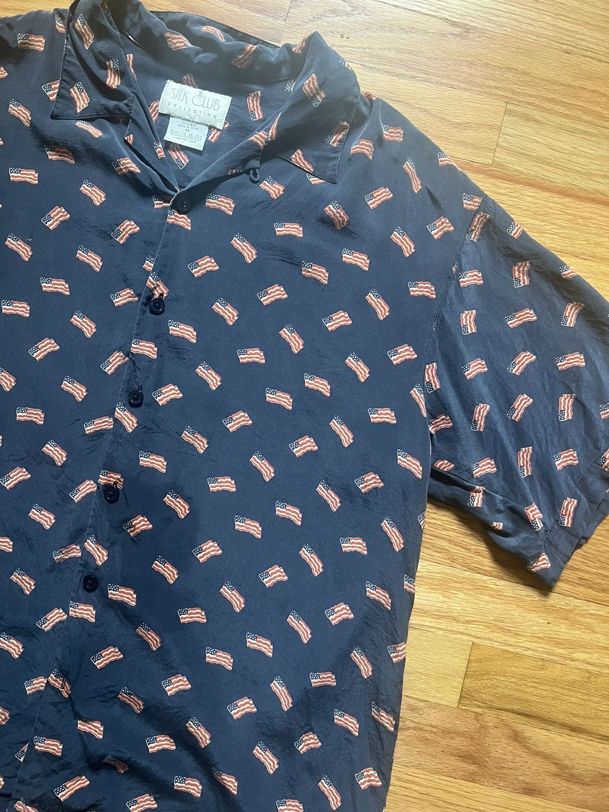Vintage Vintage 90s Silk Club “USA” Camp Collar Button Up Shirt Size US M / EU 48-50 / 2 - 3 Thumbnail