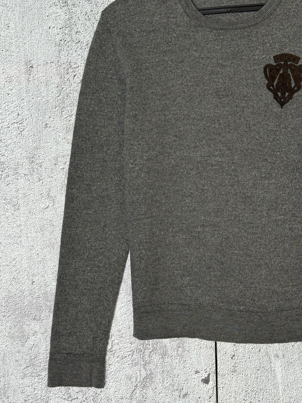 Gucci Gucci by Tom Ford 00s Grey Wool Crewneck Sweater Logo Patch Size M / US 6-8 / IT 42-44 - 3 Thumbnail