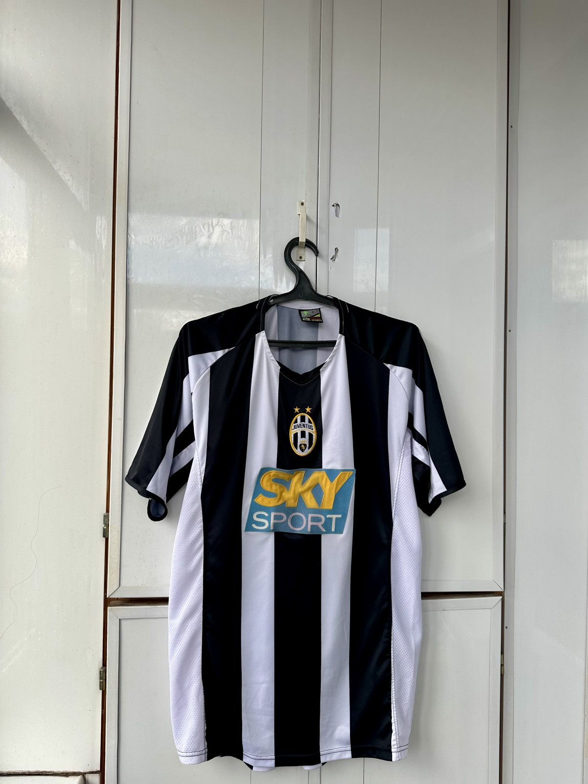 Other Vintage Soccer Jersey Juventus Style Size US L / EU 52-54 / 3 - 1 Thumbnail