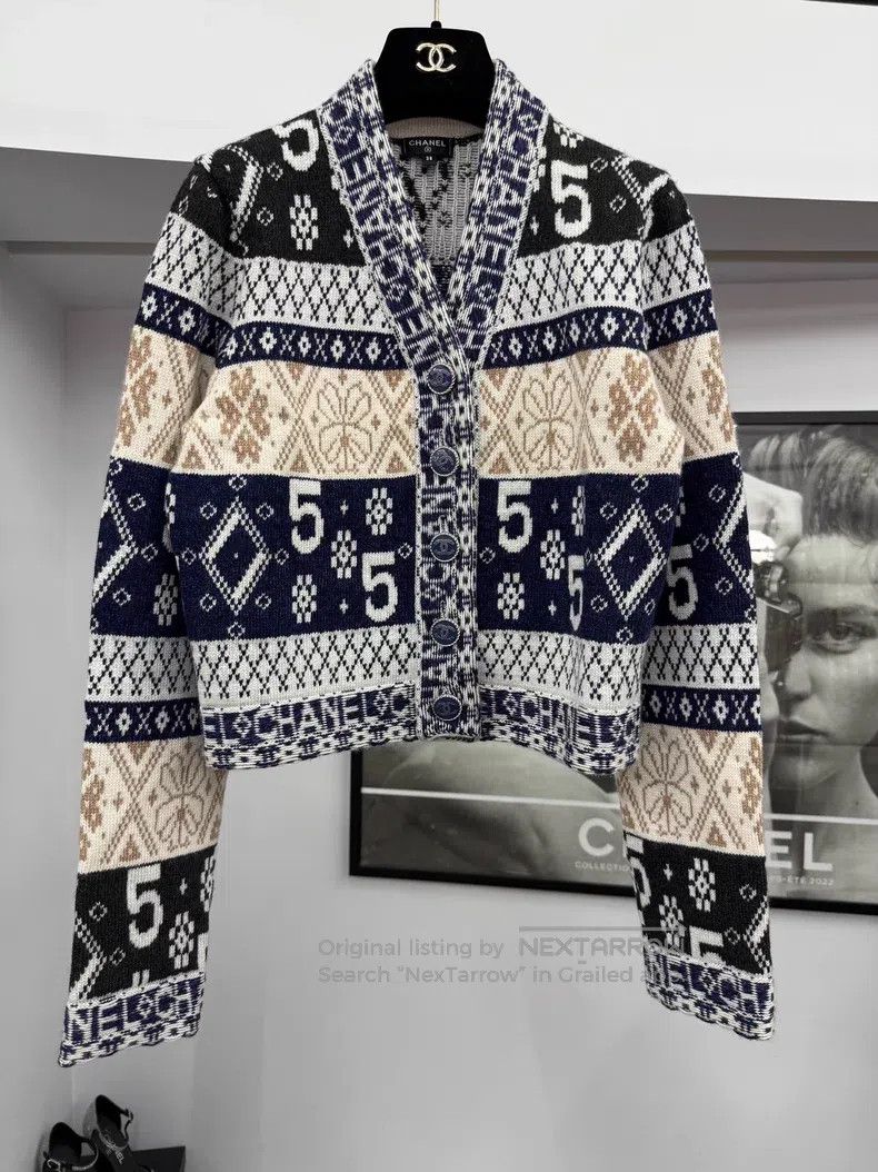 Chanel Chanel Colour block No. 5 letter cashmere knitted cardigan Size XS / US 0-2 / IT 36-38 - 1 Thumbnail