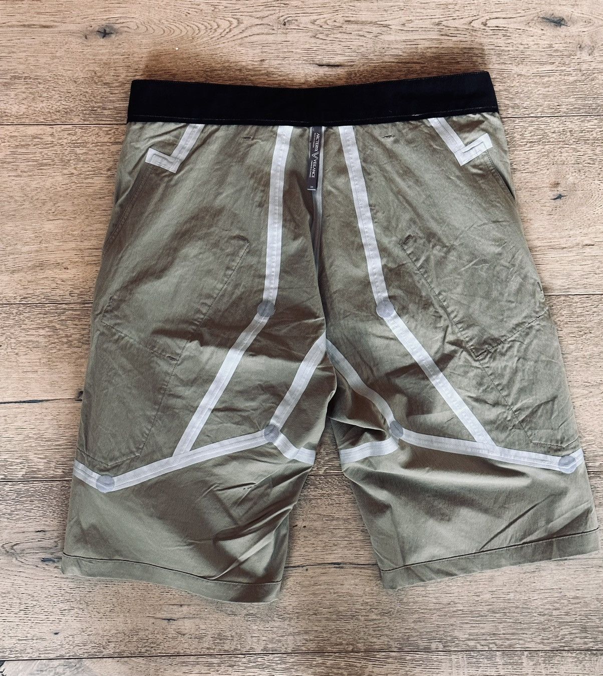 Veilance Arc'teryx Veilance Beige Shorts Size 30 Hidden Pockets Size US 30 / EU 46 - 16 Thumbnail