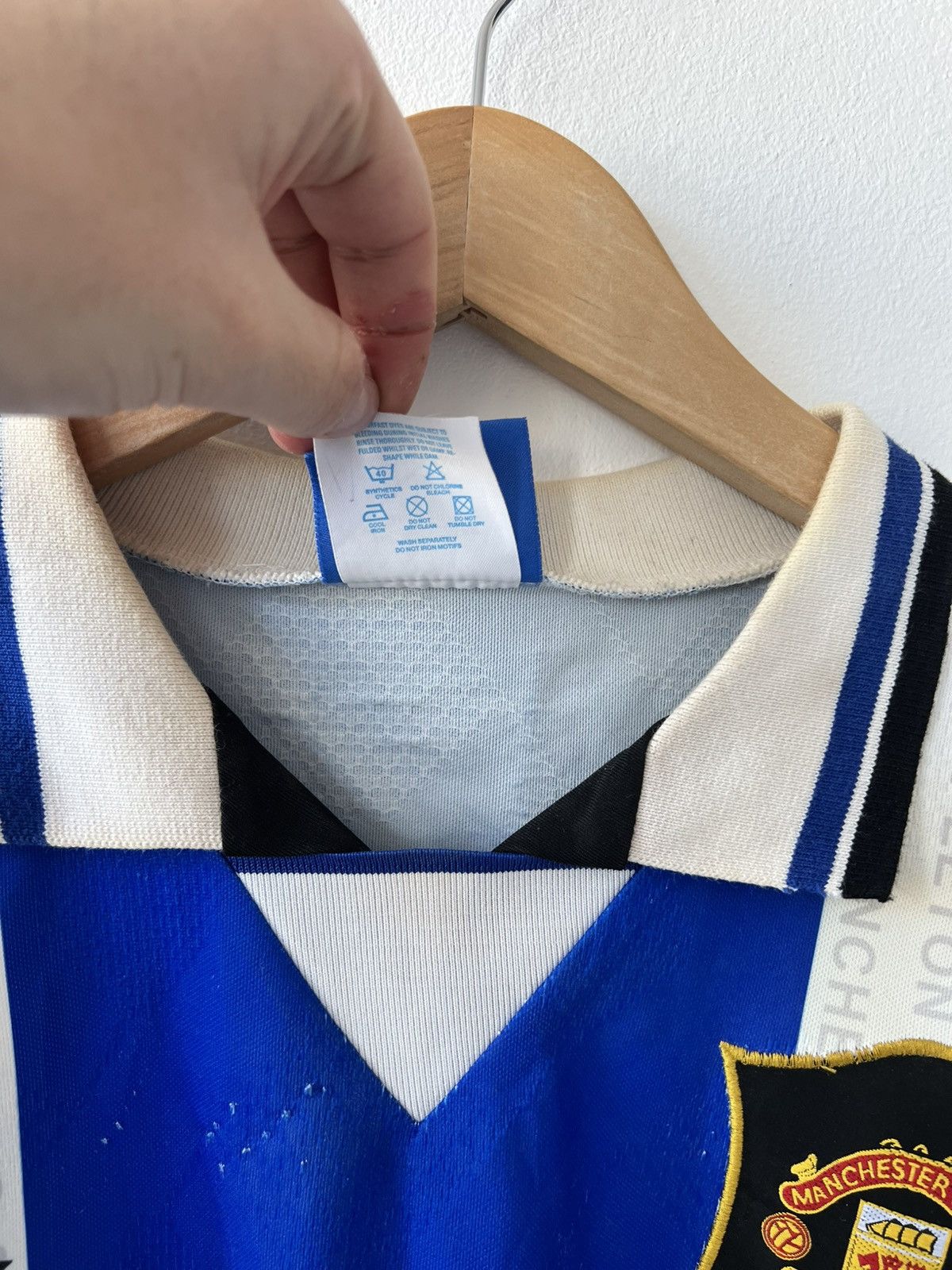 Umbro 🩸RARE🩸Umbro Manchester United 1994/1996 Third Jersey Size US L / EU 52-54 / 3 - 15 Thumbnail