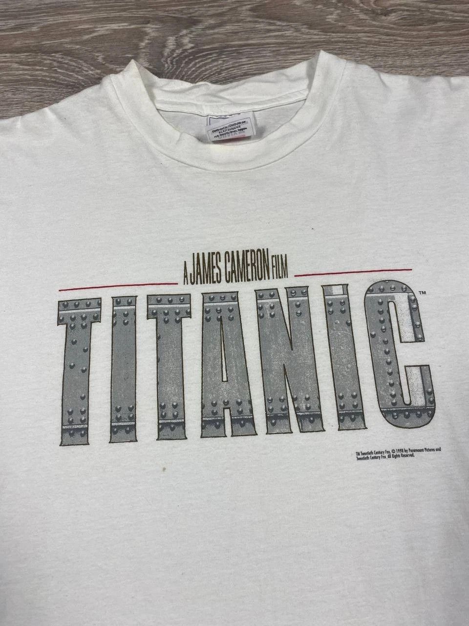 Vintage Vintage 1998 James Cameron Titanic t shirt Size US XL / EU 56 / 4 - 2 Thumbnail